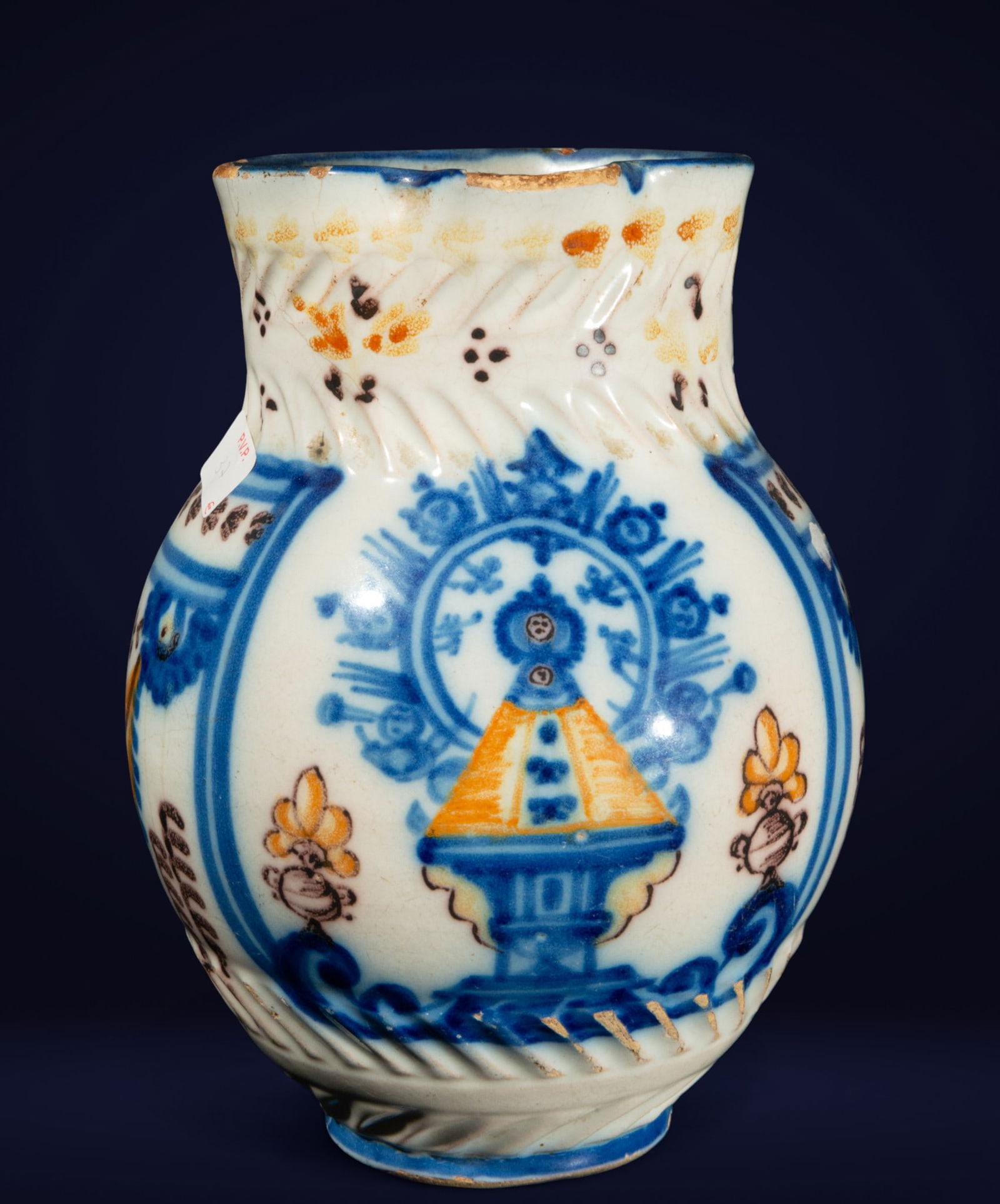 Talavera ceramic jug, 18th century: Measurements: 21 cm x 16 cm x 16 cm