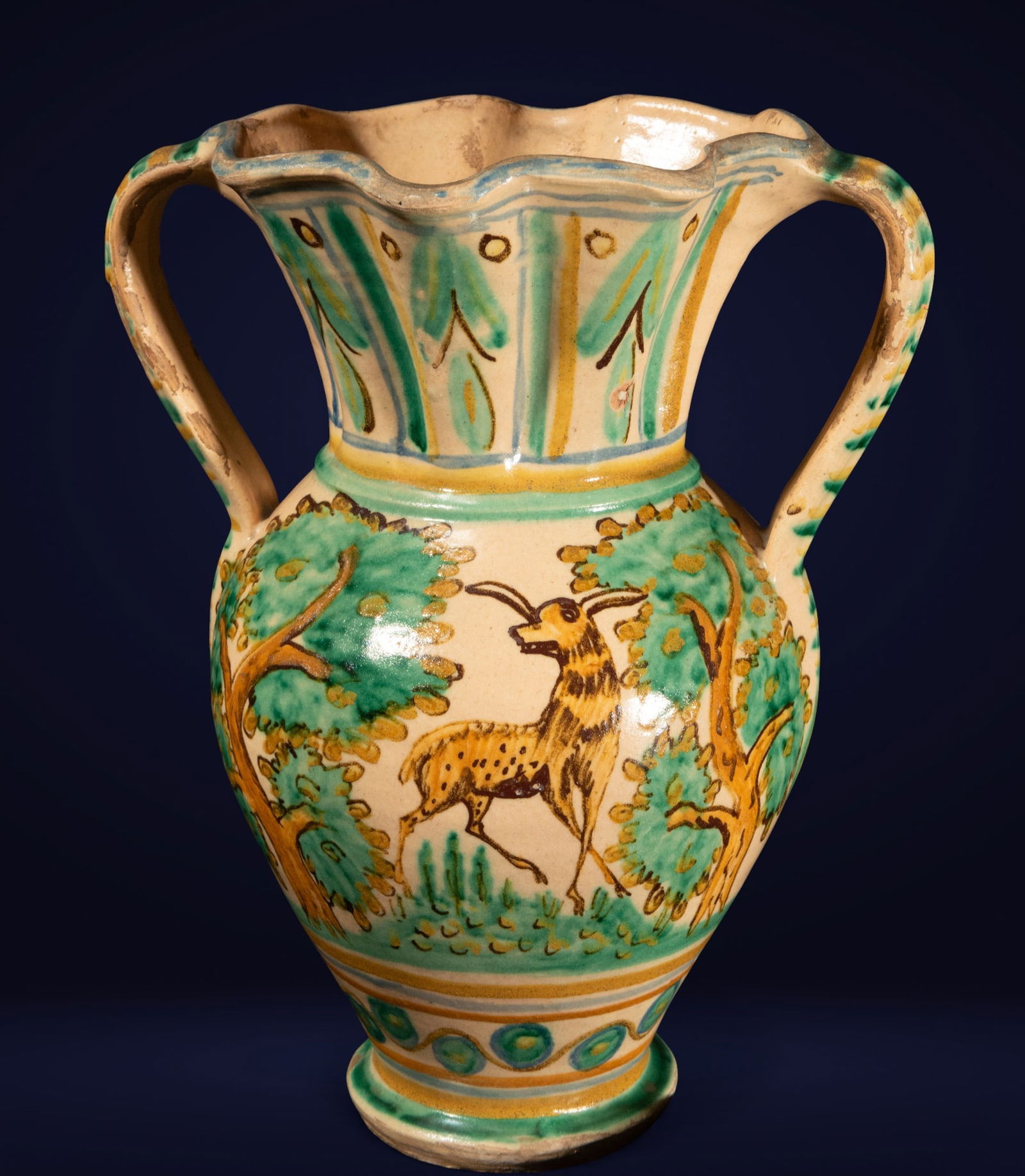 Triana Ceramic Vase, 18th century: Measurements: 30 cm x 27 cm x 23 cm