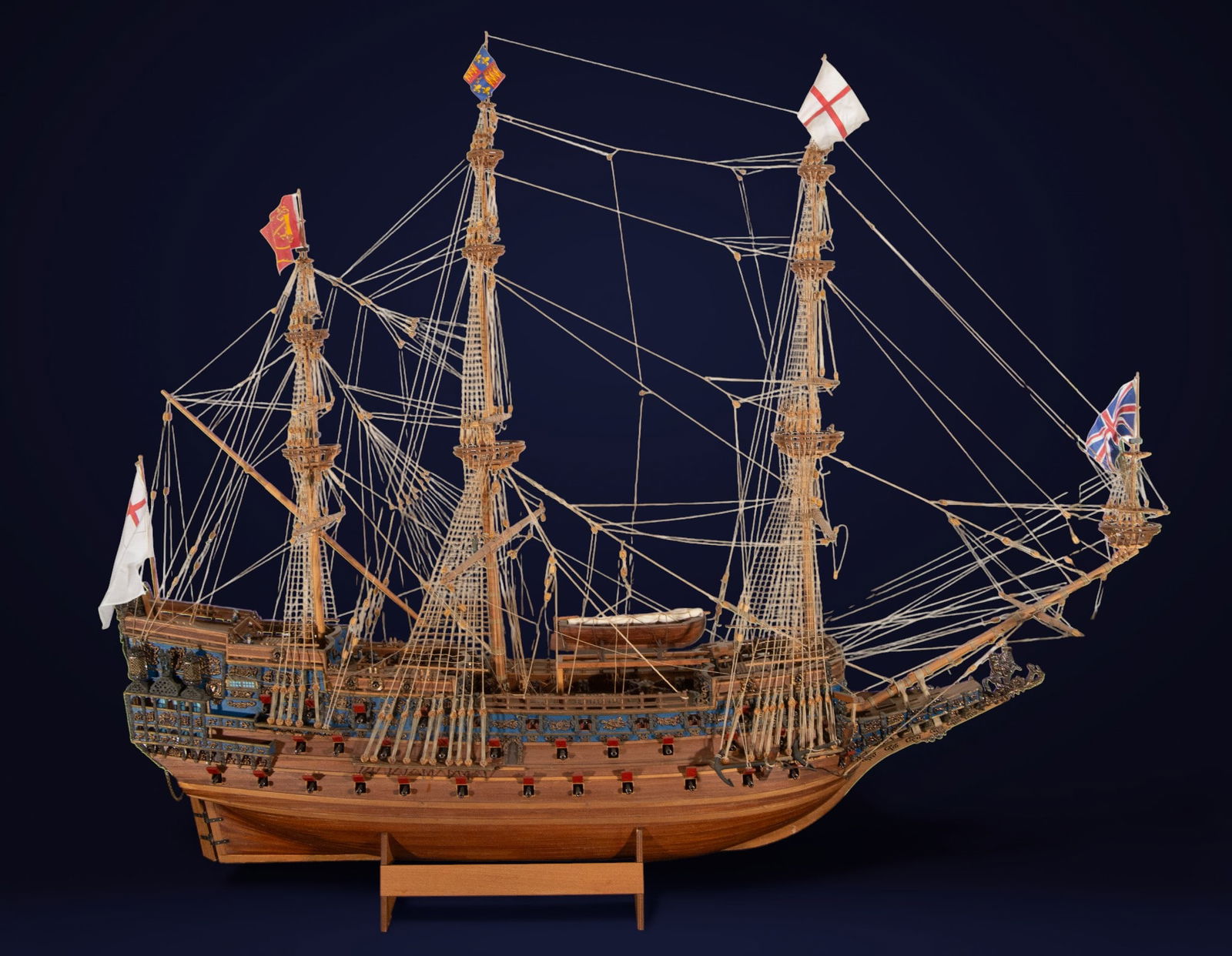 Model of the ship Sovereign of the Seas. England. 20th century.: Handmade wooden model ship with fabric sails, rigging, and metal fittings. Approximate dimensions: 80 x 110 x 35 cm. It represents the English ship Sovereign of the Seas, flagship of the 17th-century