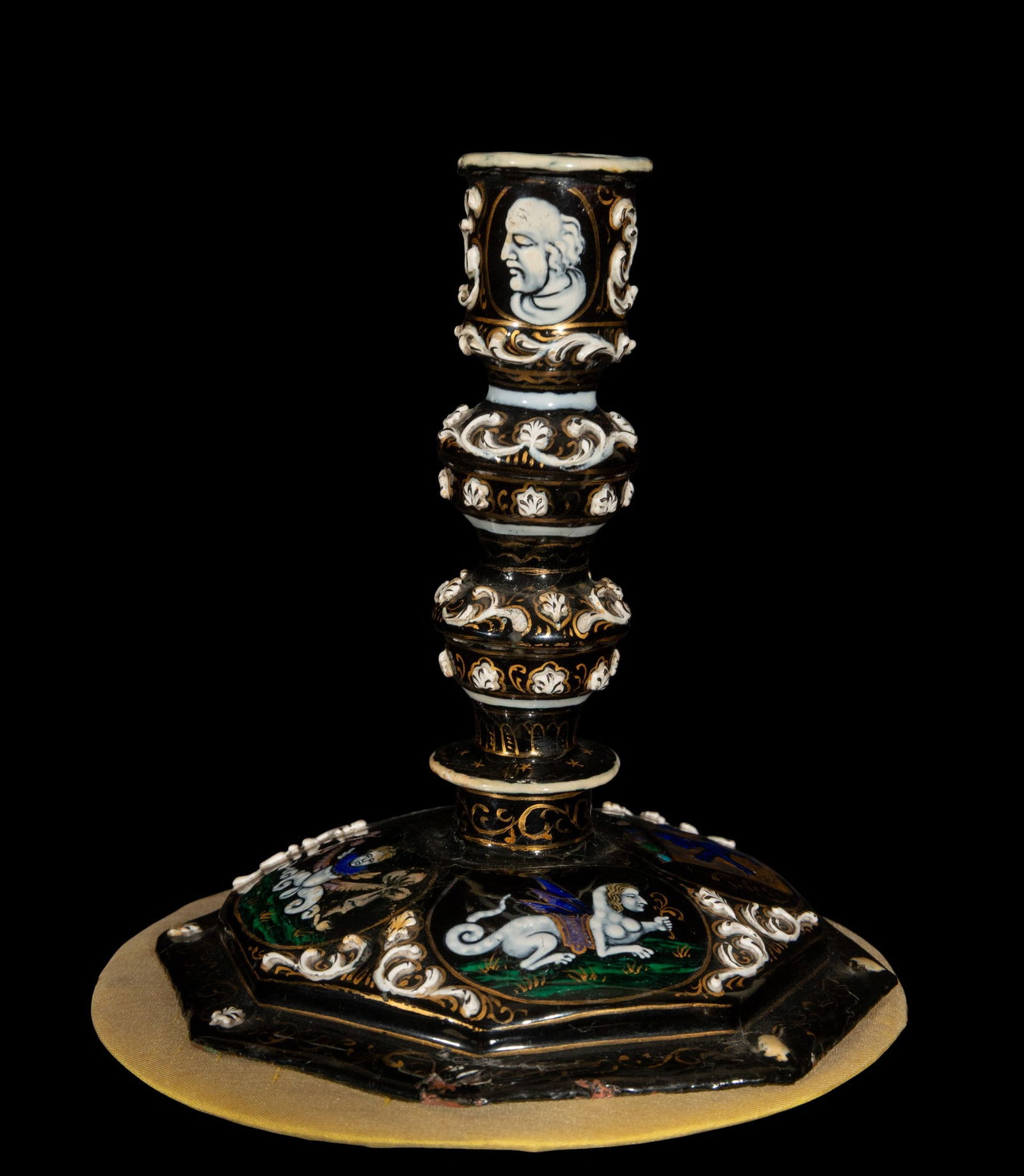 Rare Limoges enamel candlestick from the late 17th century: Enameled metal. Dimensions: 15 × 12.5 cm. With heraldic shield.