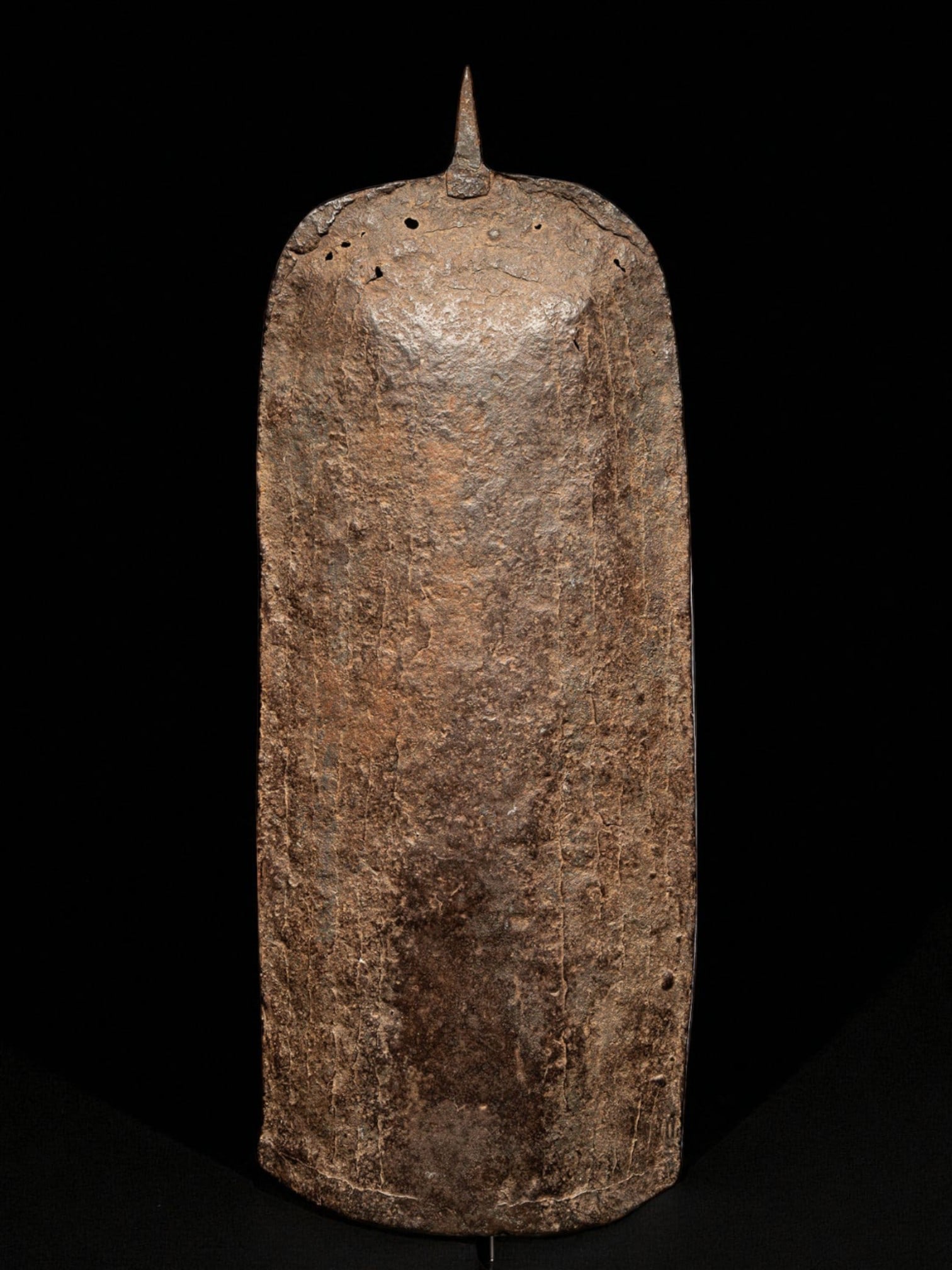 Bell currency, Dowayo village, Cameroon, 20th century: Wrought iron. Dimensions: 105 × 44 × 18 cm. A unique traditional metal piece from the Dowayo people of northern Cameroon, used as a form of ceremonial currency and a symbol of social status. These l