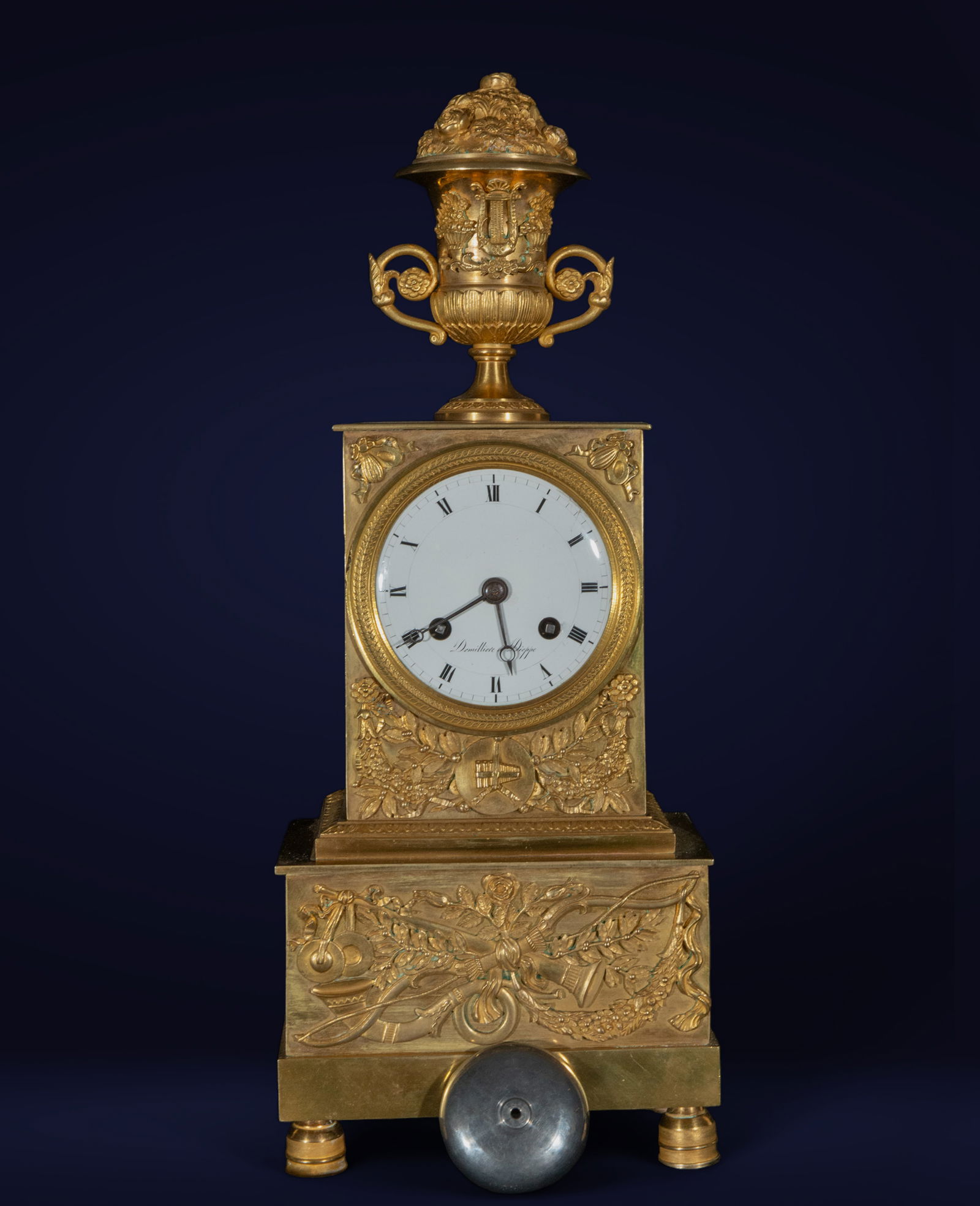 Exquisite French Empire Table Clock in Gilt Bronze, to the taste of Pierre-Philippe THOMIRE (Paris, (1 of 7)