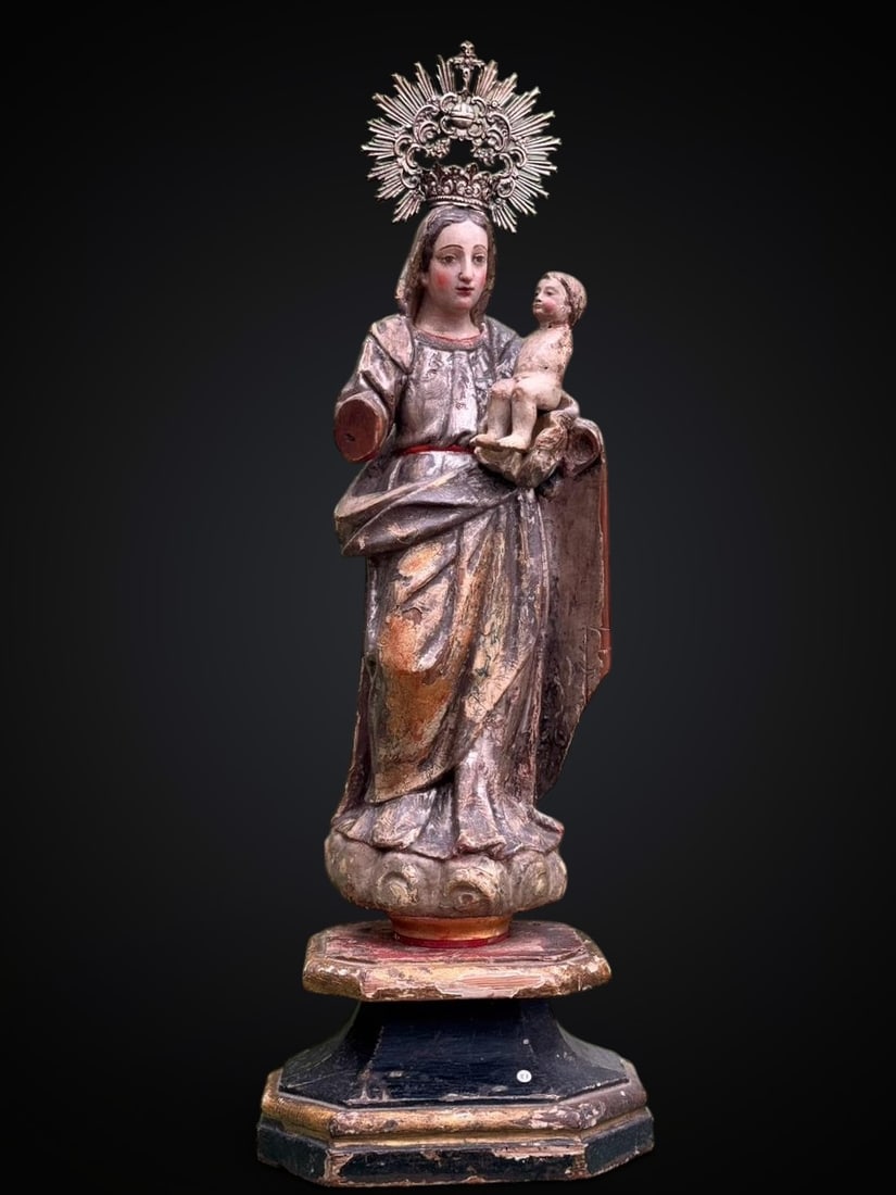 Virgin of Antigua with Child. Castilian School. 17th Century (1 of 5)