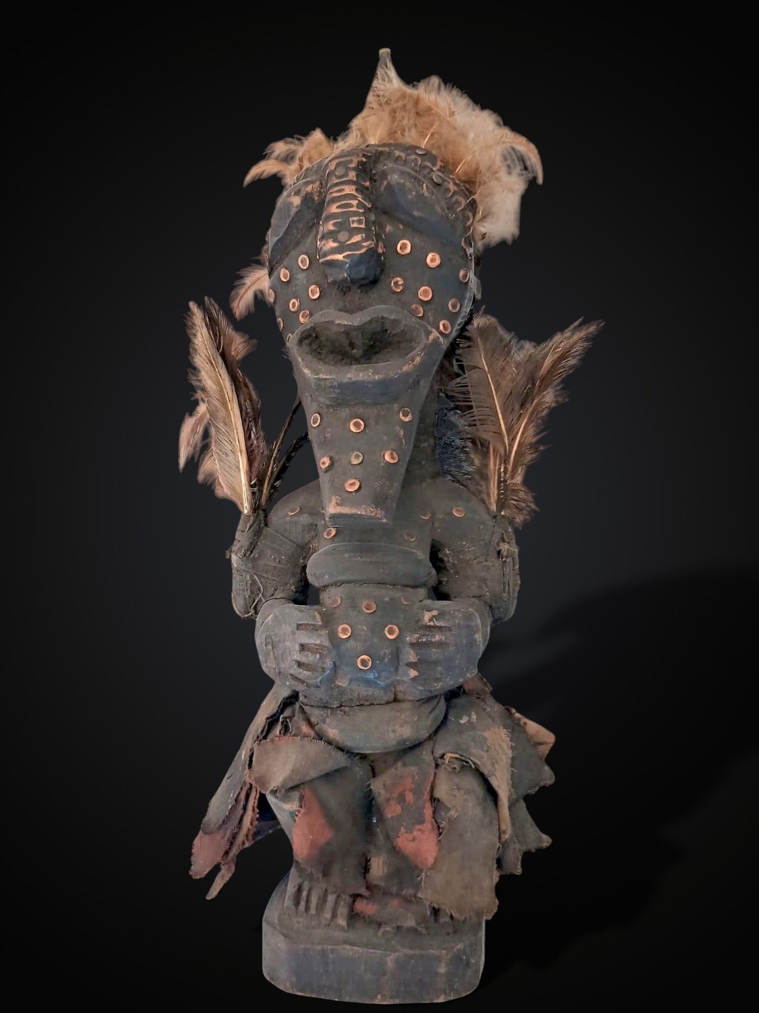 Polychrome ritual mask, Nigerian culture, 20th century: Carved and polychromed wood. Ceremonial mask, representative of 20th-century African ritual art. Measures: 40 cm. Lot in international warehouse (within the EU). Intra-EU shipping: no import duties ap