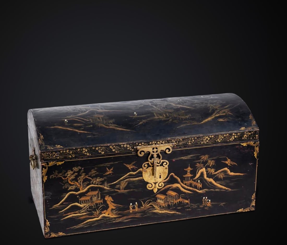 Large 18th-century Chinese lacquer and gold chest (1 of 7)