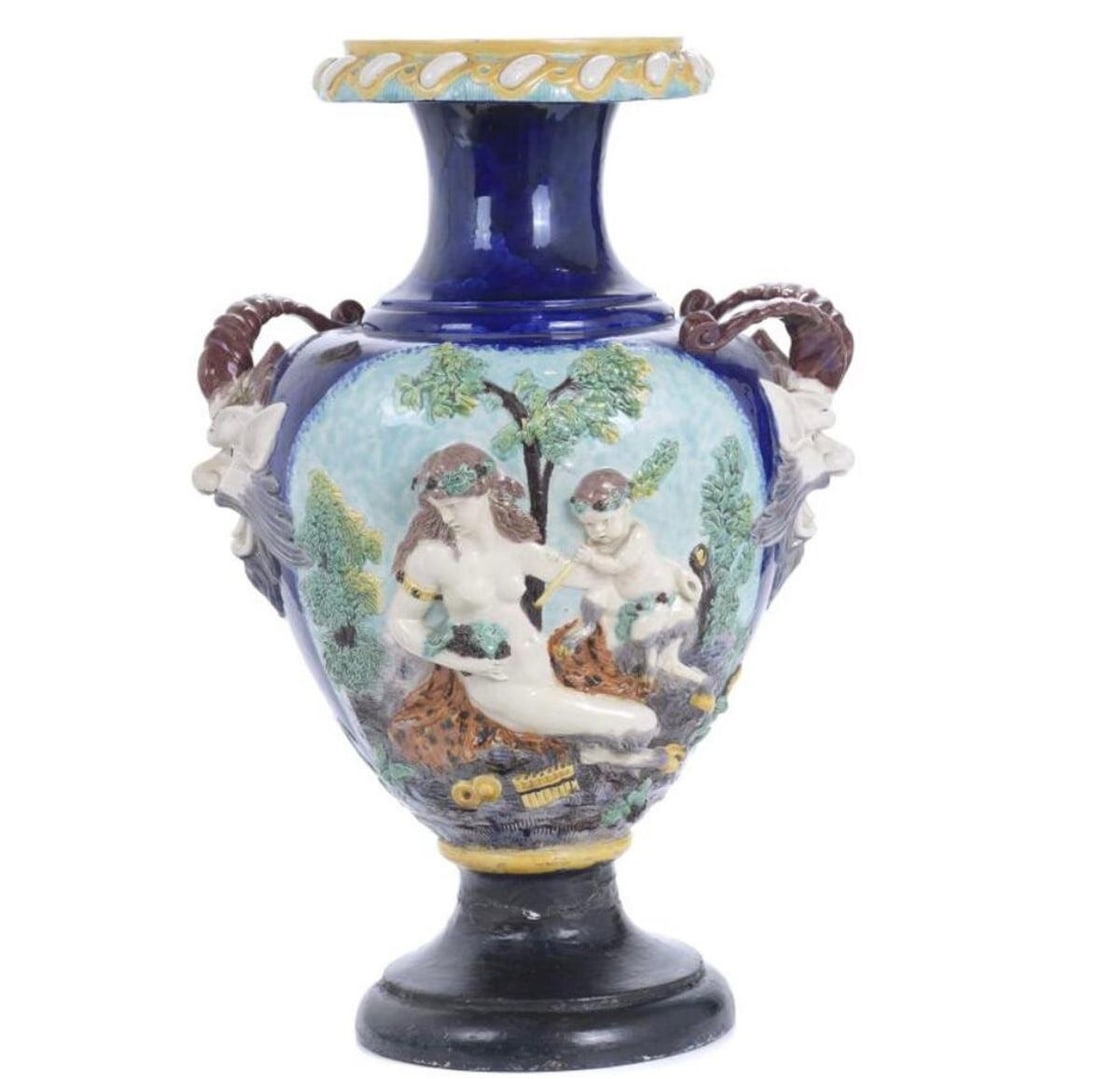 19th century Italian Deriuta Majolica Vase (1 of 9)