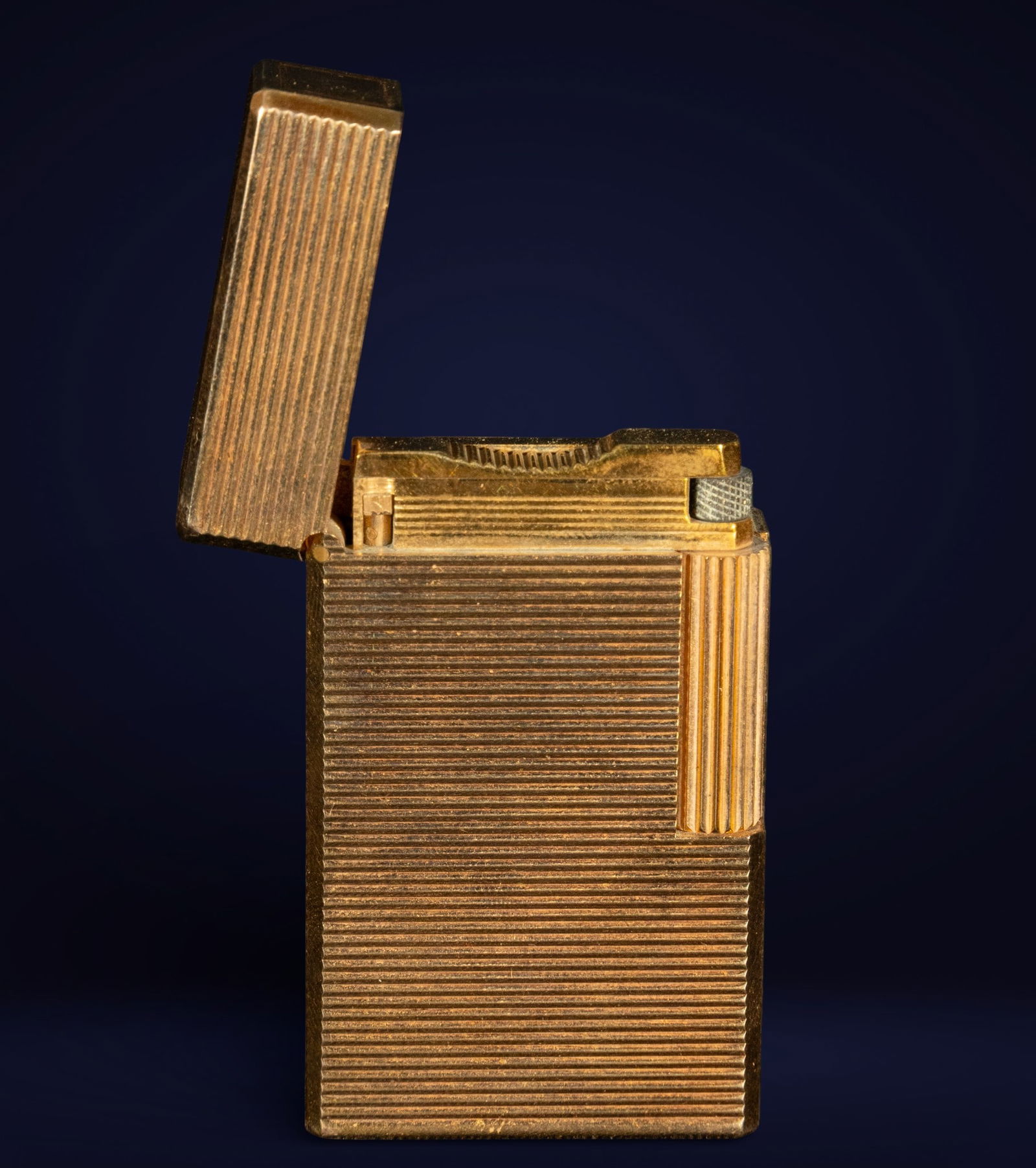 Elegant Dupont lighter with 20 micron gold plating (1 of 5)