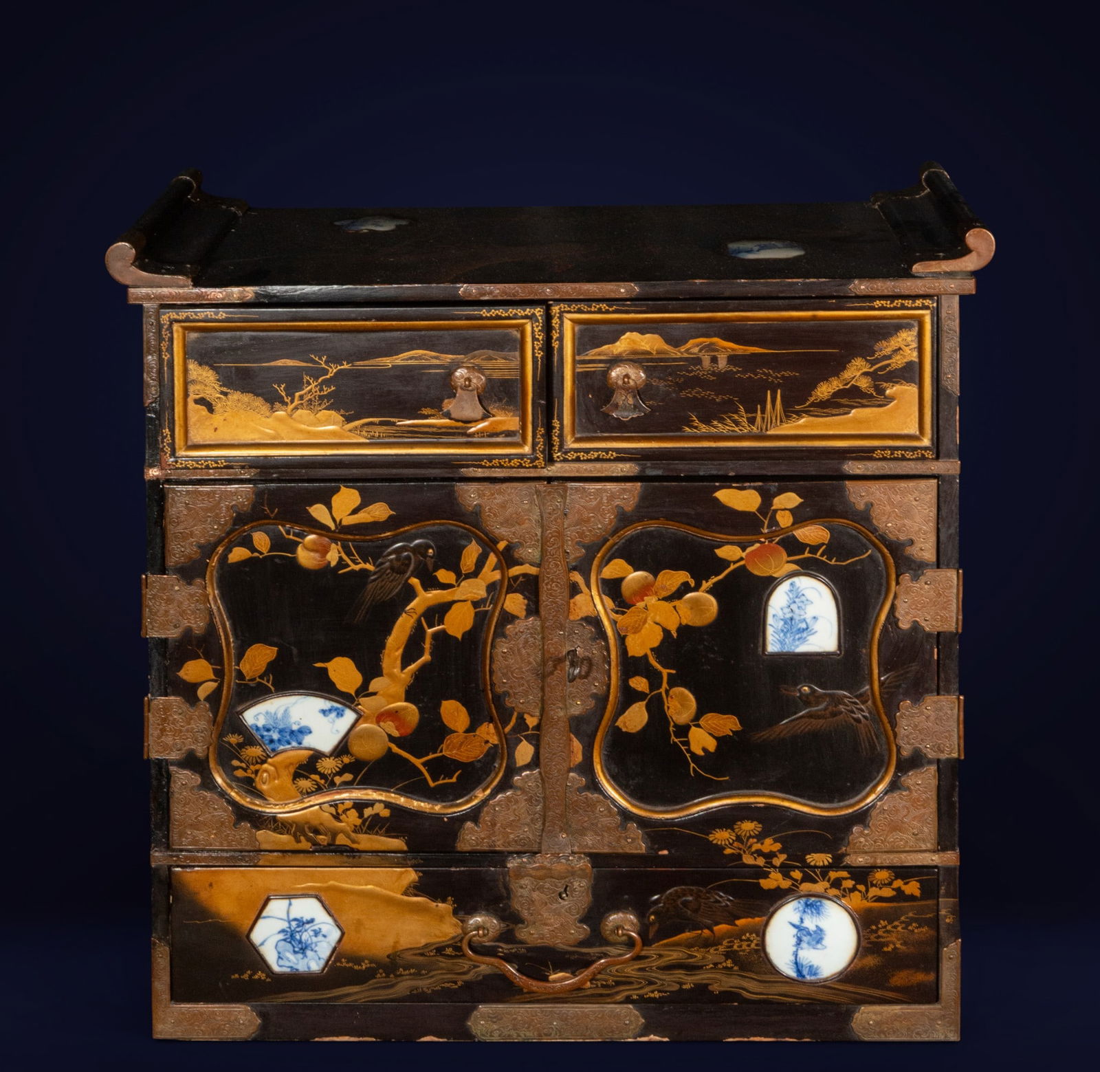 Jewelry cabinet in lacquered wood with porcelain medallions. Japanese school. 19th century. (1 of 6)