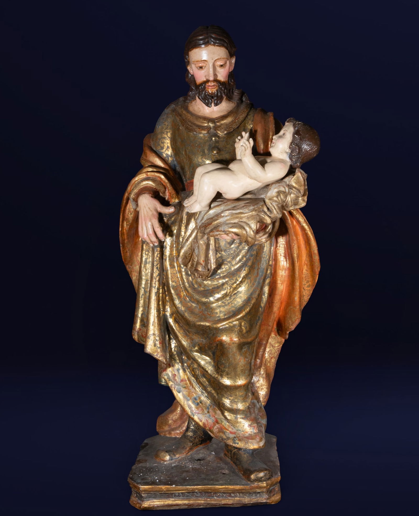 Saint Joseph with the Child in polychrome wood. Andalusian School. 17th century. (1 of 6)