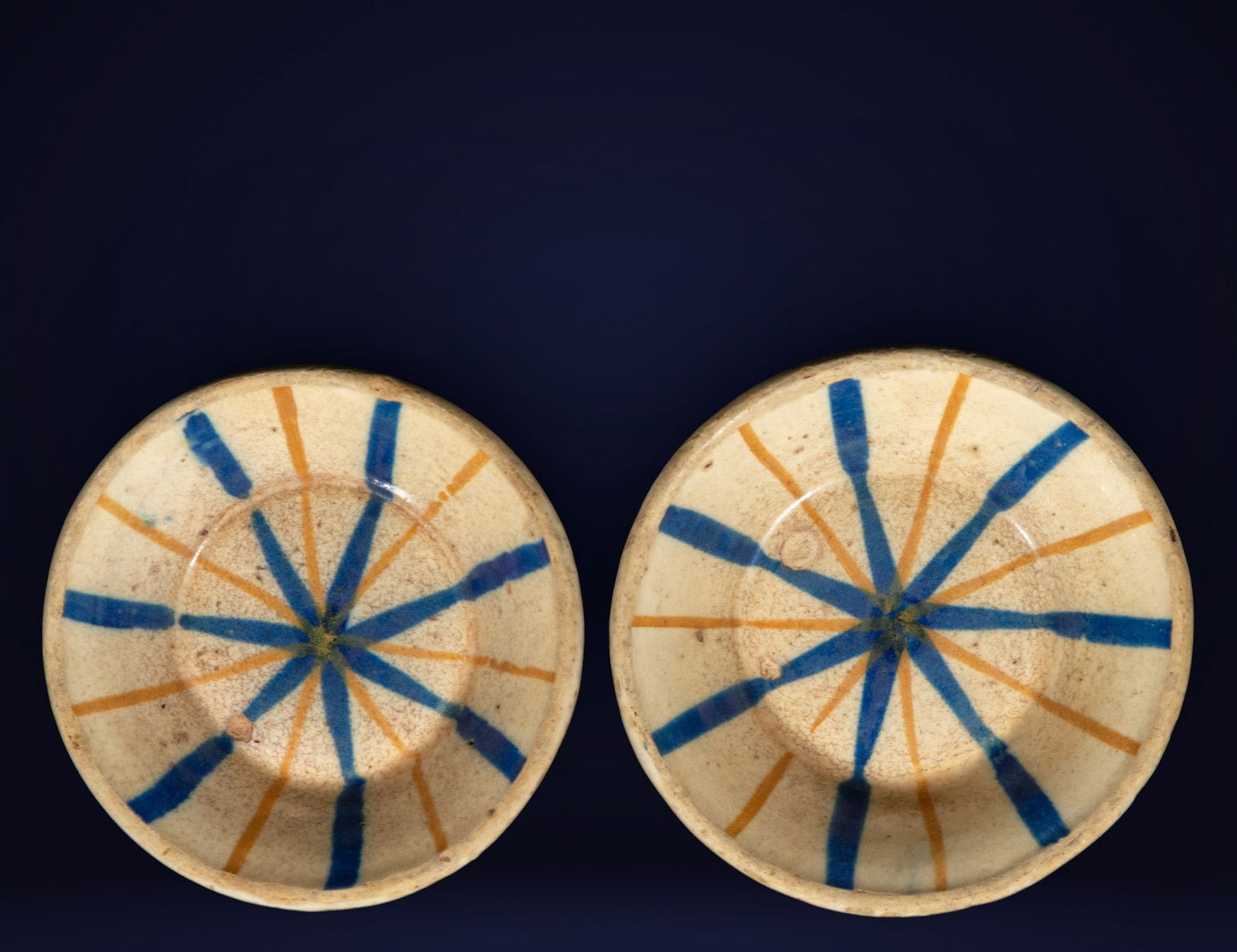 Pair of Manises plates. Levantine School. 19th century (1 of 3)