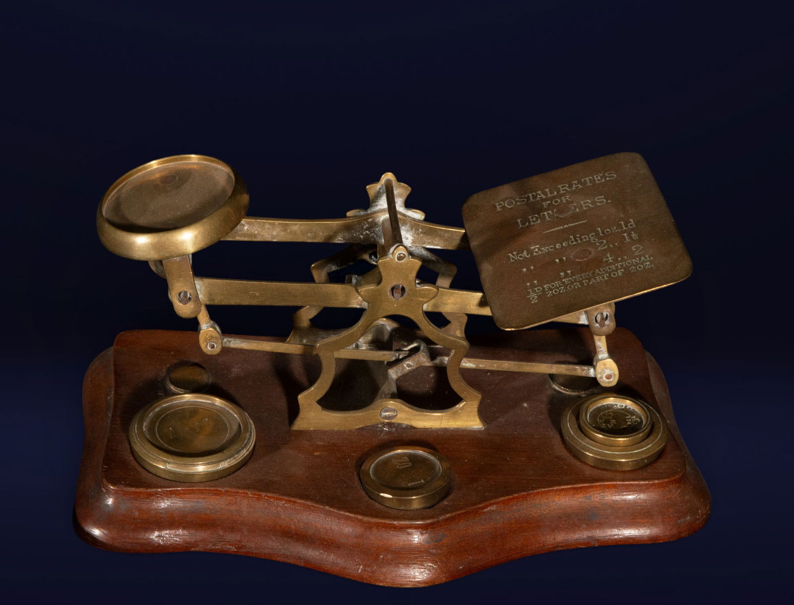 Postal scale with weights. English School. 19th century (1 of 4)