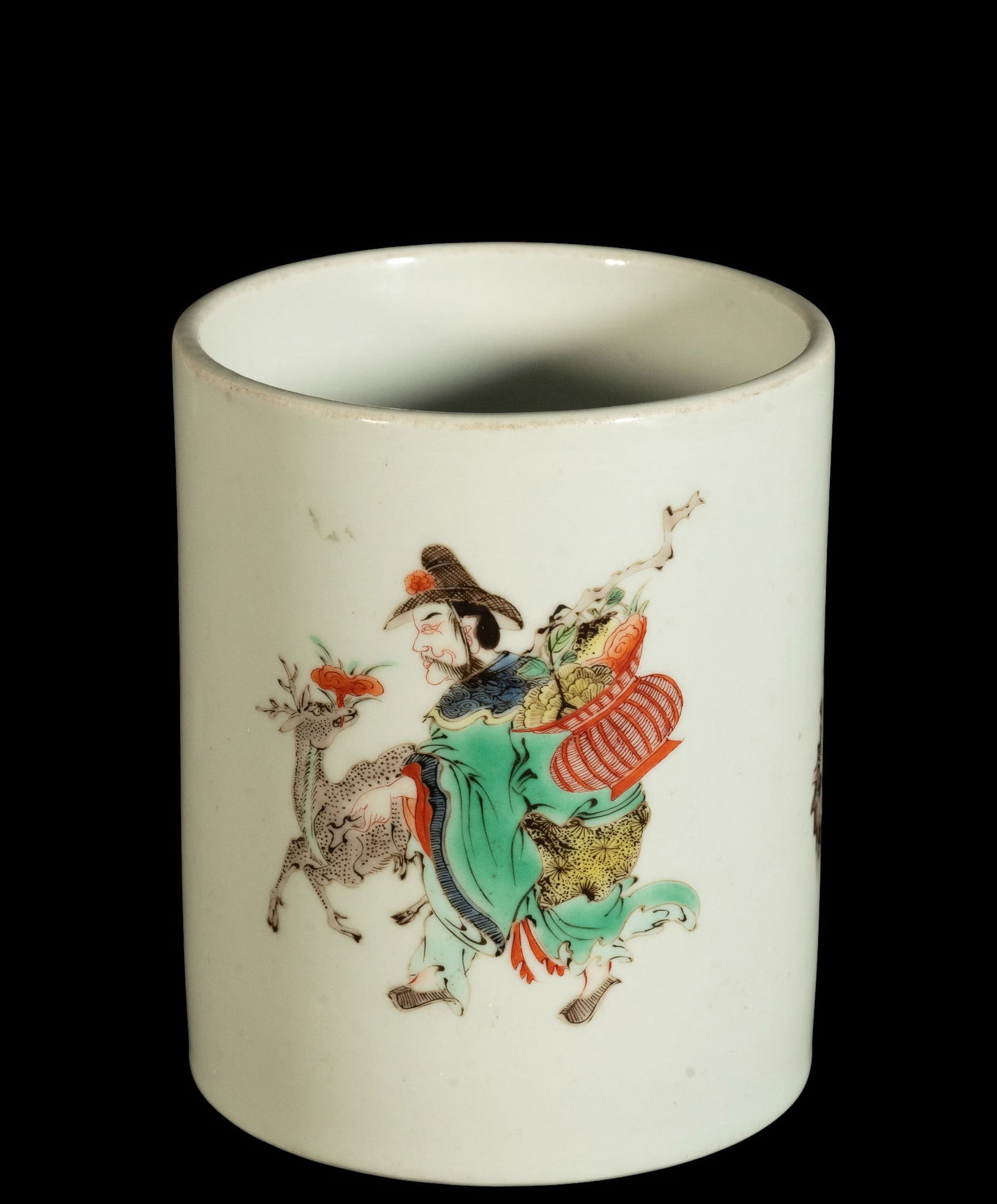 18th-century Chinese Brushpot with the 3 Inmortals: Perfect condition, no hairline cracks, restorations or breaks: 12.5 x 10 x 10 cm. Late Kangxi period, early Yongzheng period. Provenance: Parisian private collection, before 1970. Barcelona private co