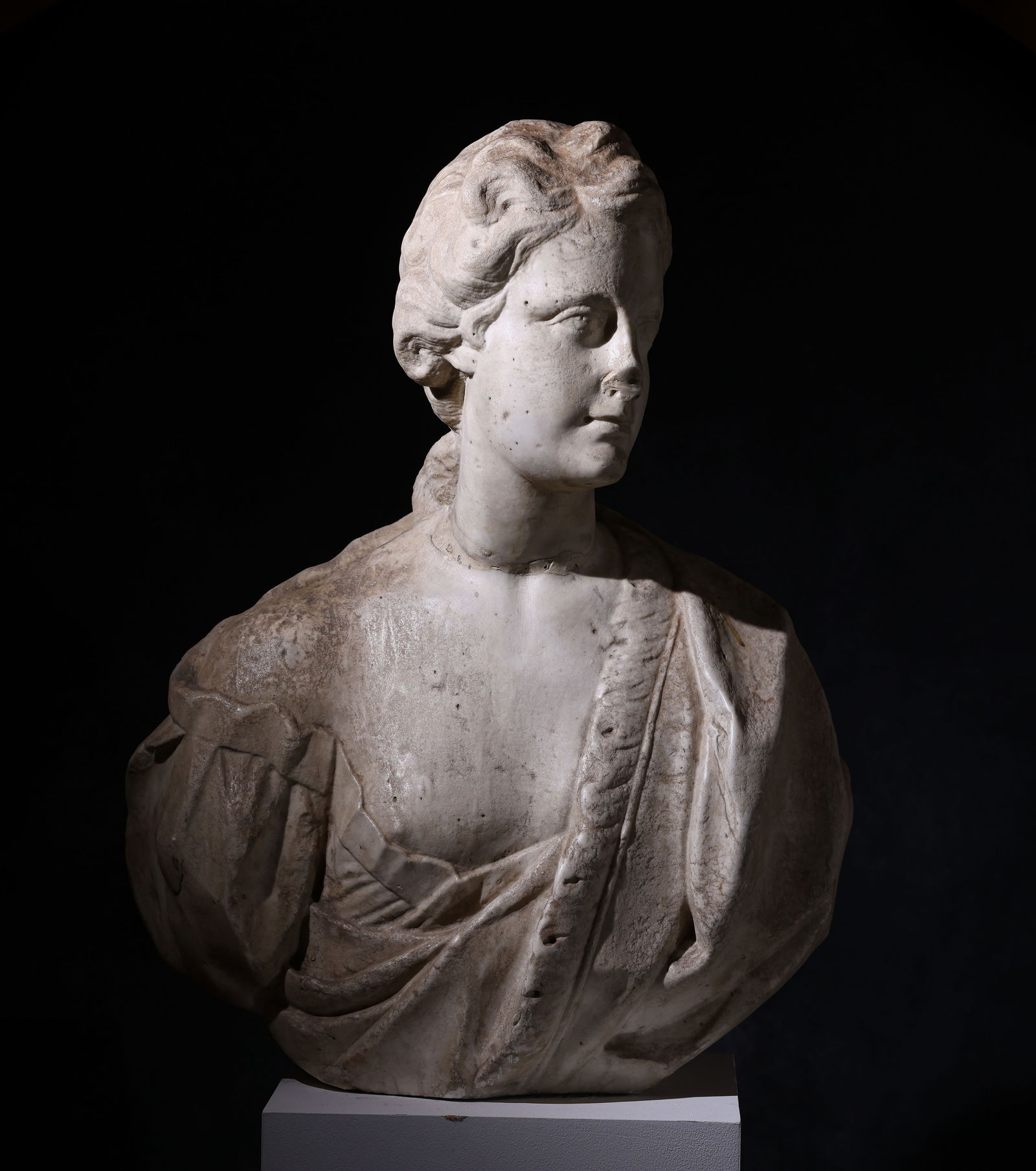 Important sculpture of a Greco-Roman divinity, Italy, 17th century (1 of 4)