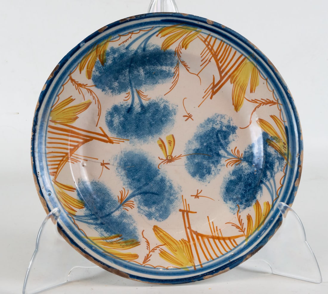 Ceramic plate from Manises, 20th century: Measures 4 x 30 x 30 cm