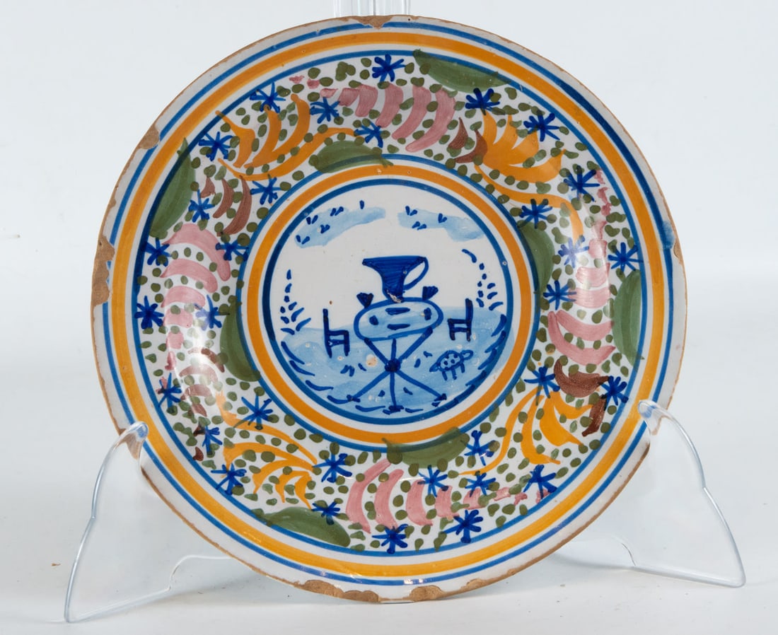 Ceramic plate from Manises, 20th century: Measures 4 x 30 x 30 cm