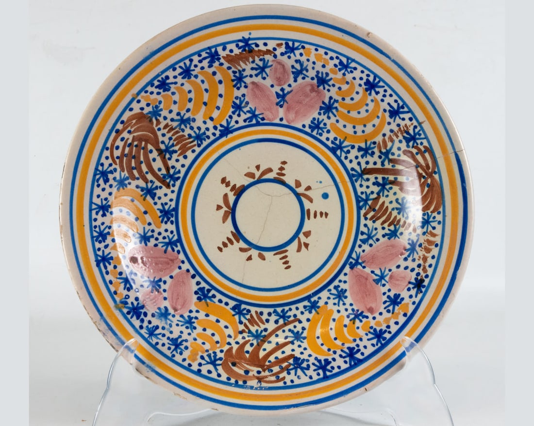 Ceramic plate from Manises, 20th century: Measures 4 x 30 x 30 cm