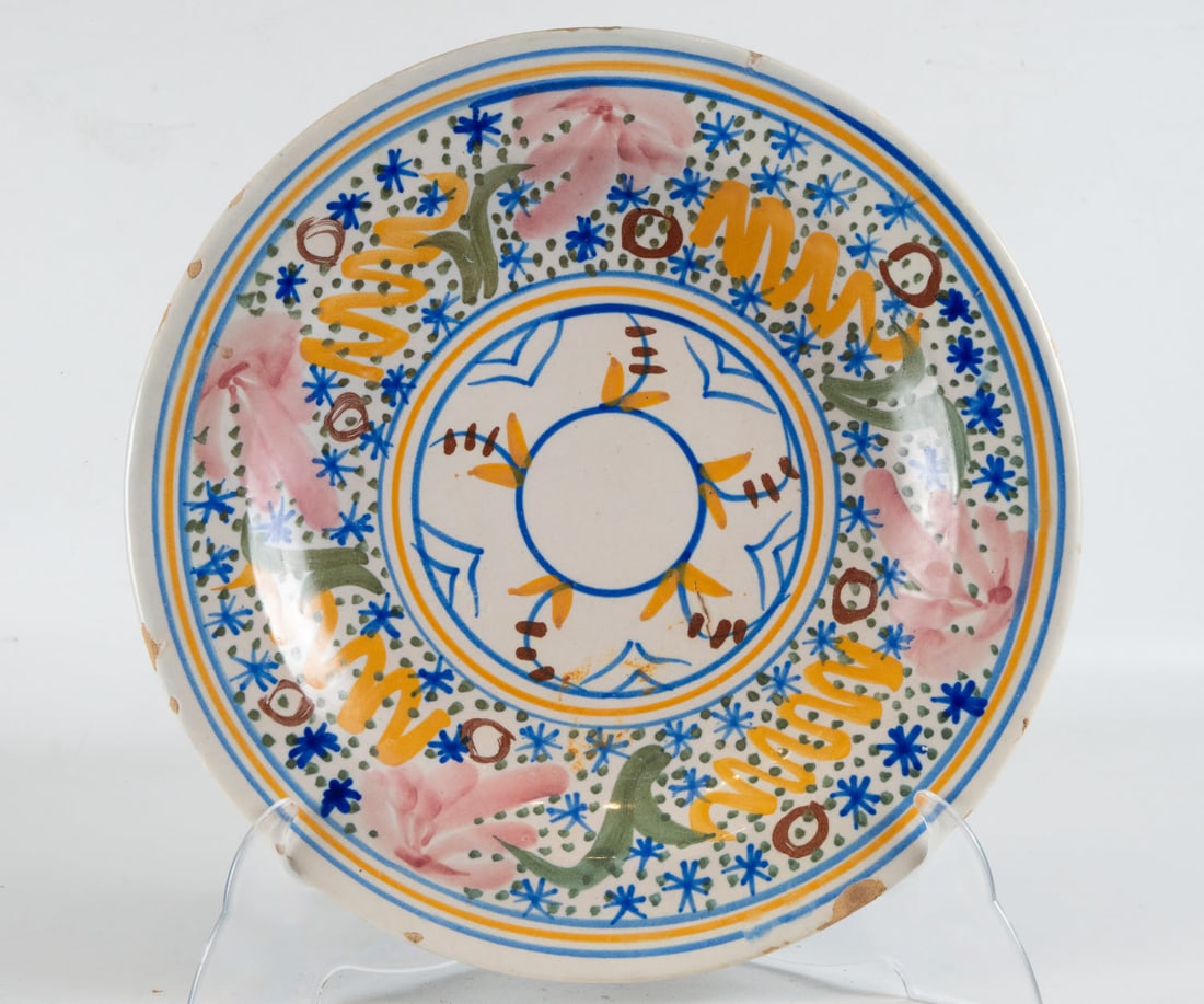Ceramic plate from Manises, 20th century: Measures 4 x 30 x 30 cm