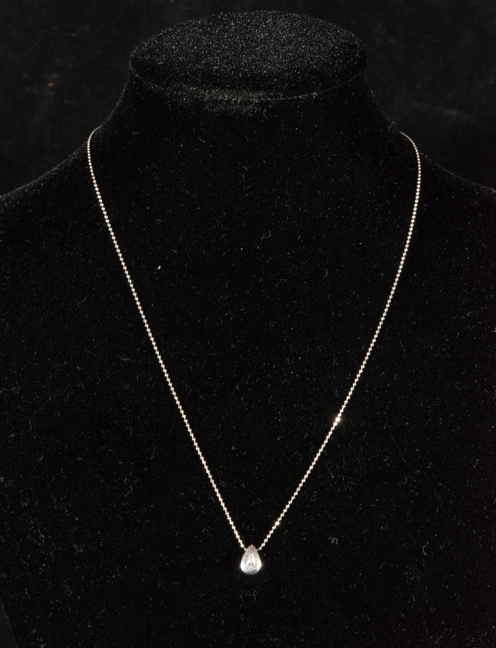 Teardrop pendant with brilliant-cut diamond set in a chaton in 18k white gold (1 of 3)