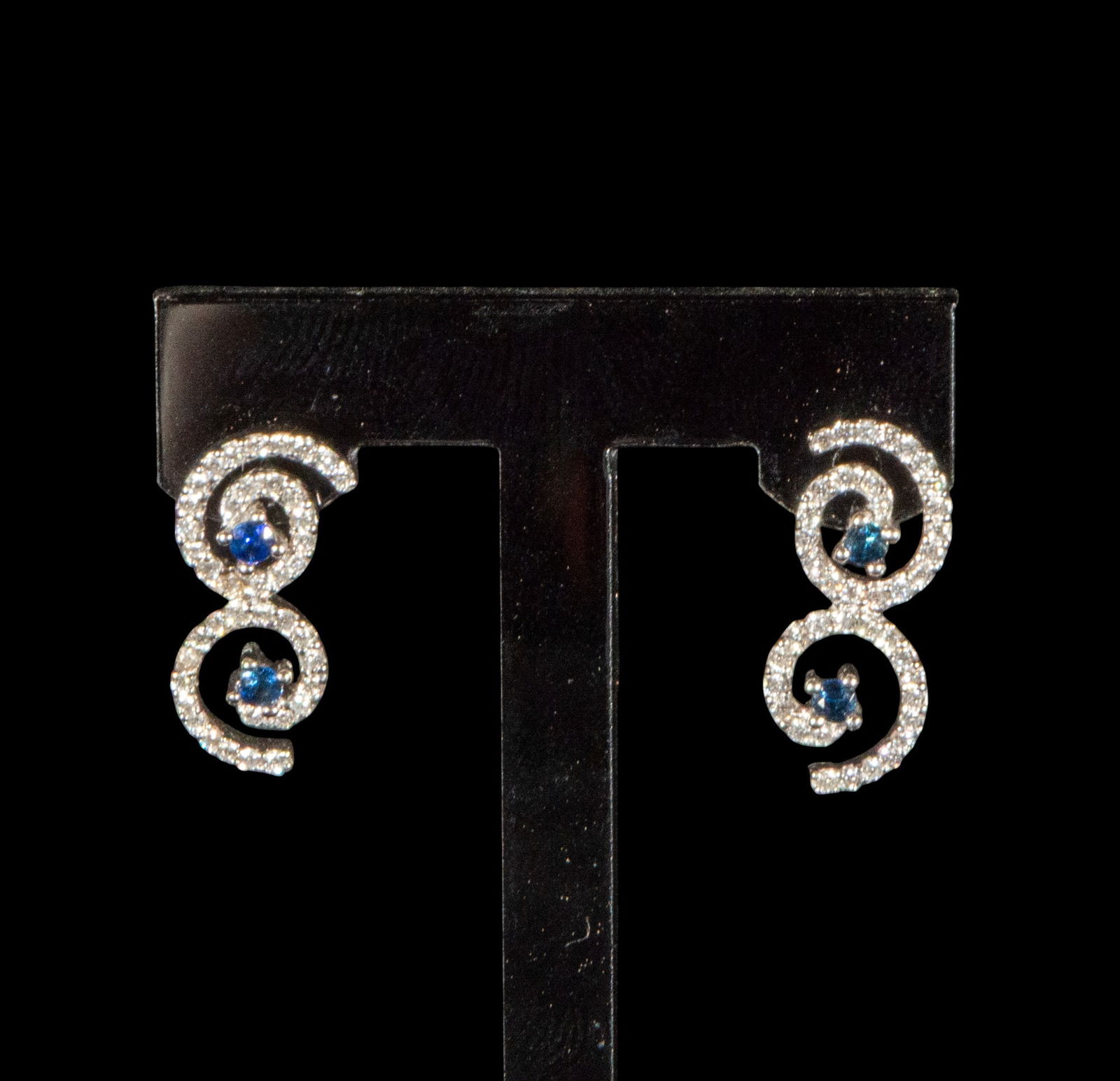 18k white gold earrings with an infinity design adorned with sapphires and brilliant-cut diamonds (1 of 4)