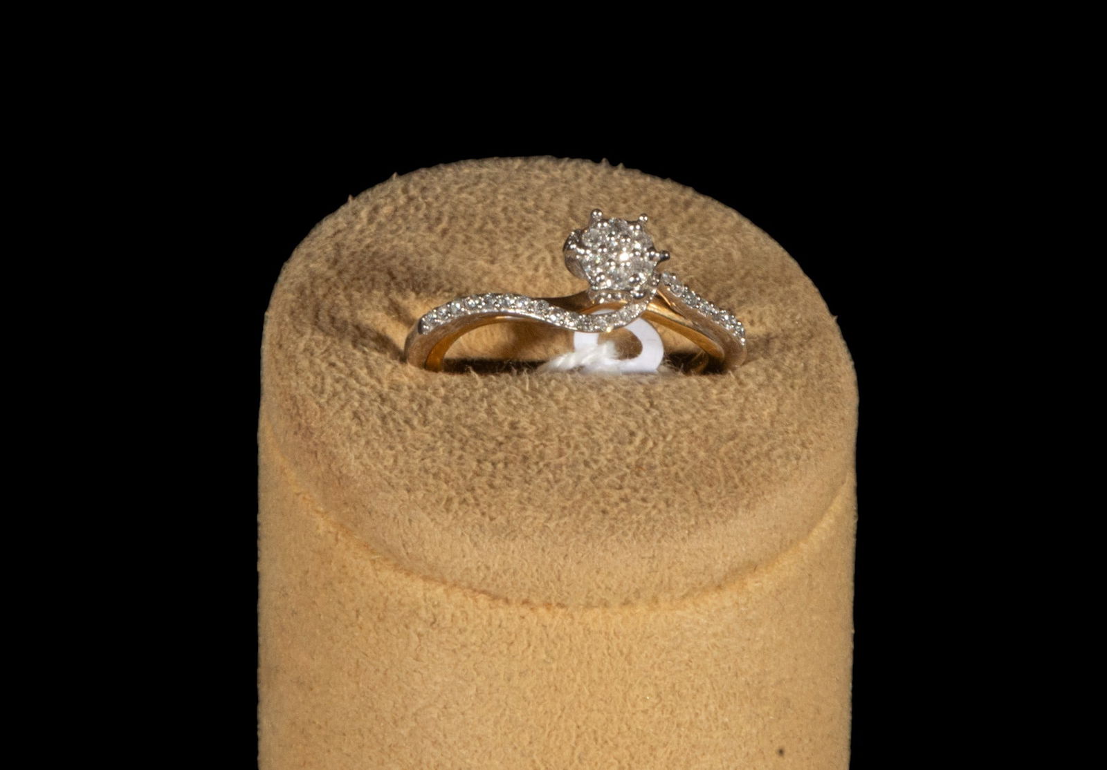Bicolor 18k gold solitaire ring with a total 1ct total weight (1 of 3)