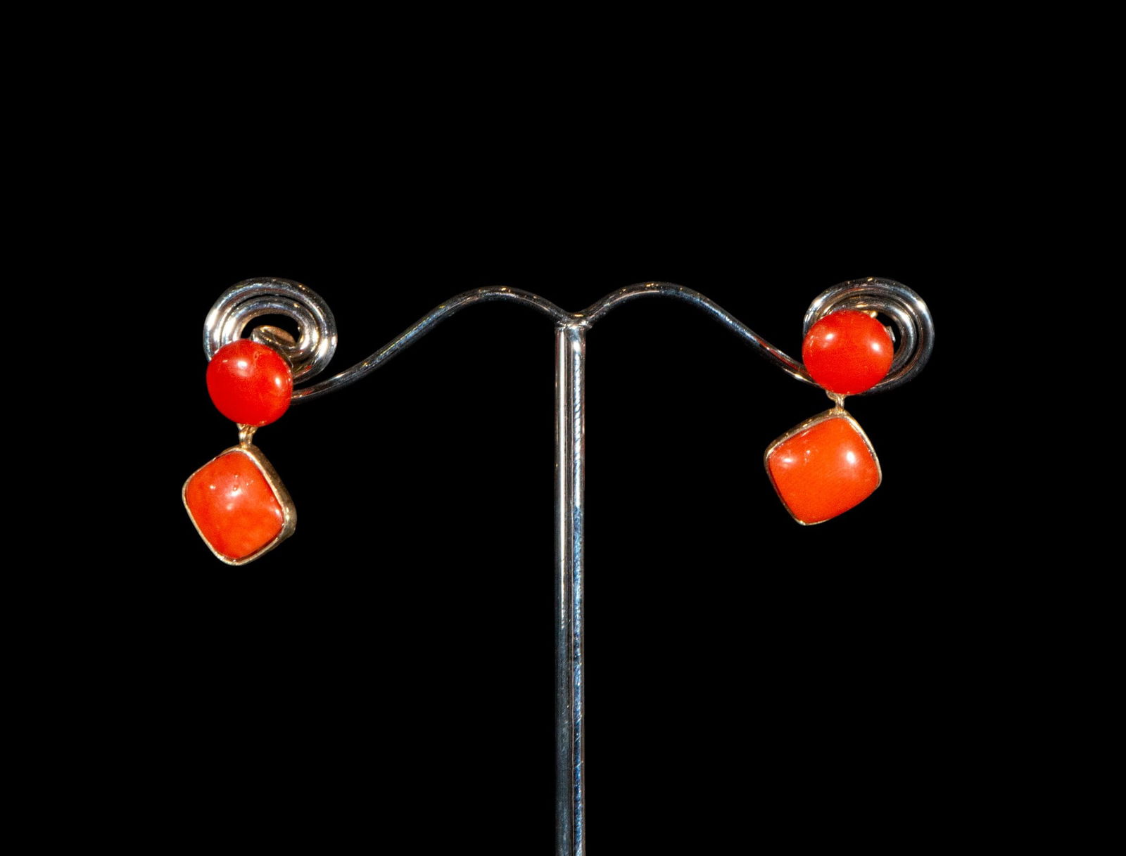 Antique coral earrings with cabochon-cut corals (1 of 4)