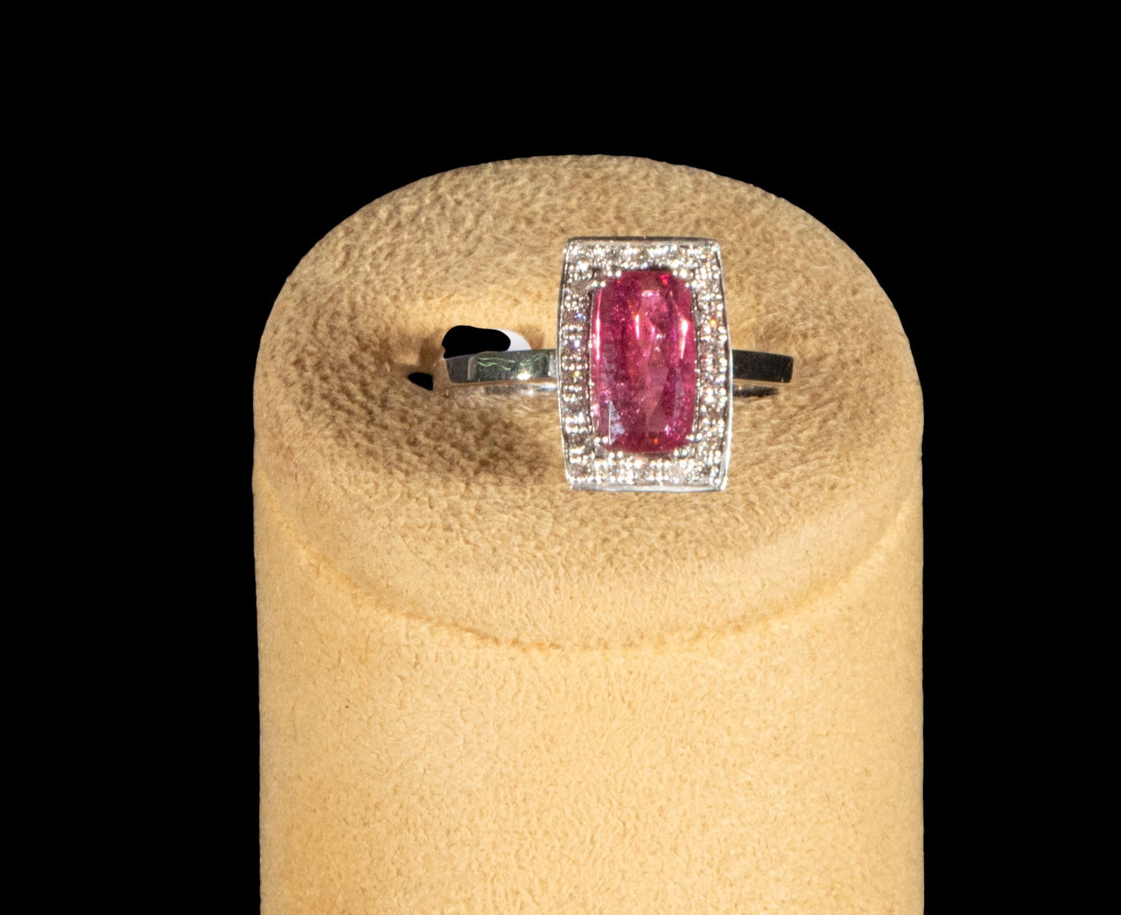 18k white gold ring with emerald-cut rubellite surrounded by brilliant-cut diamonds (1 of 3)