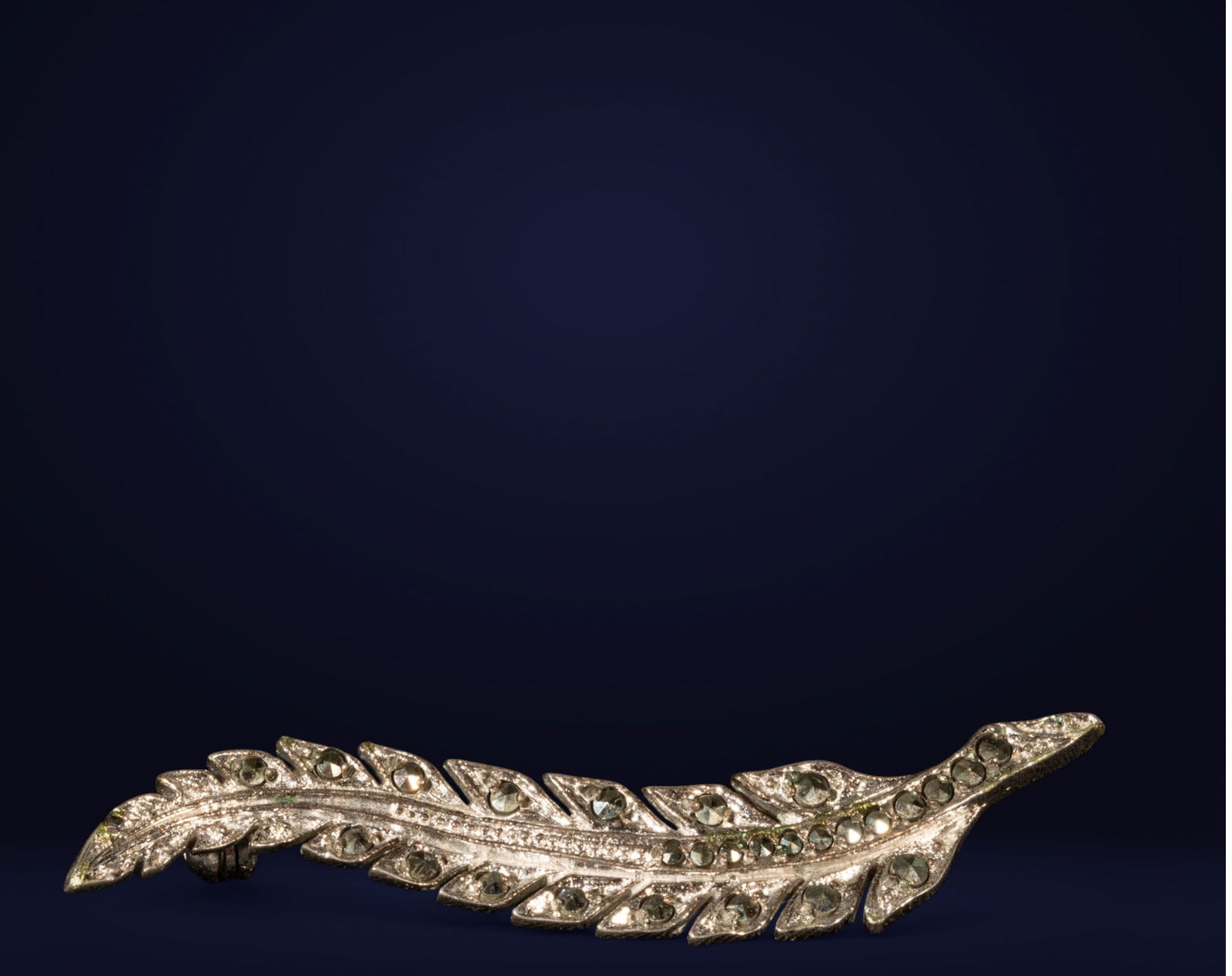 Elizabethan tie clasp in silver and sapphires for lapel or tie, 19th century (1 of 4)