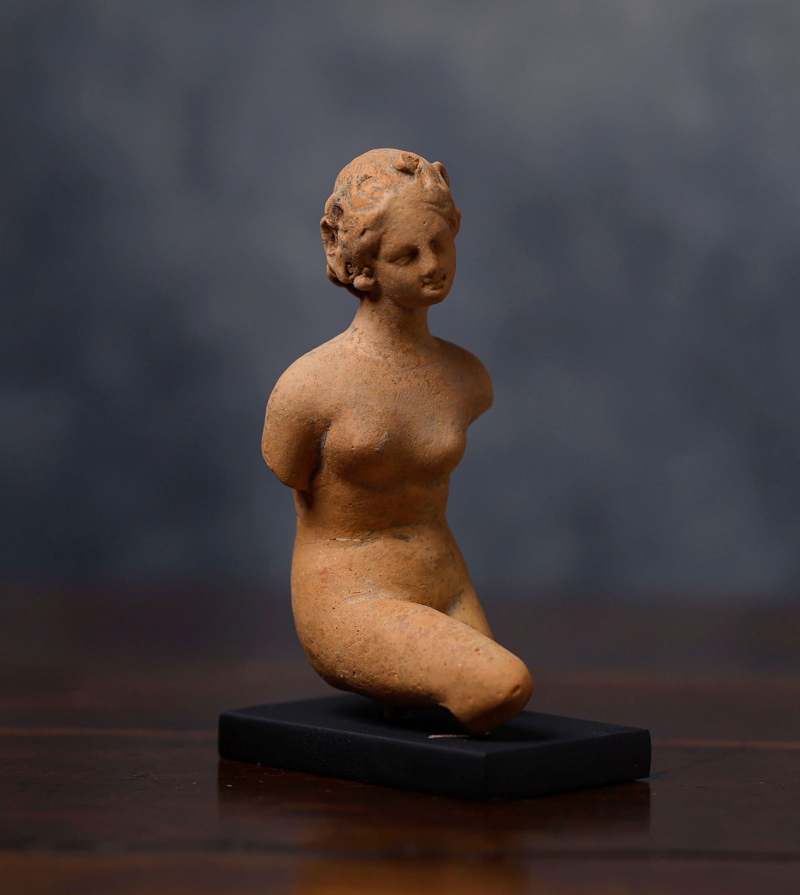 Exquisite Venus in Terracotta, Magna Graecia, 3rd century BC: It has TL (thermoluminescence) dimensions of 12 x 5 x 6.5 cm
