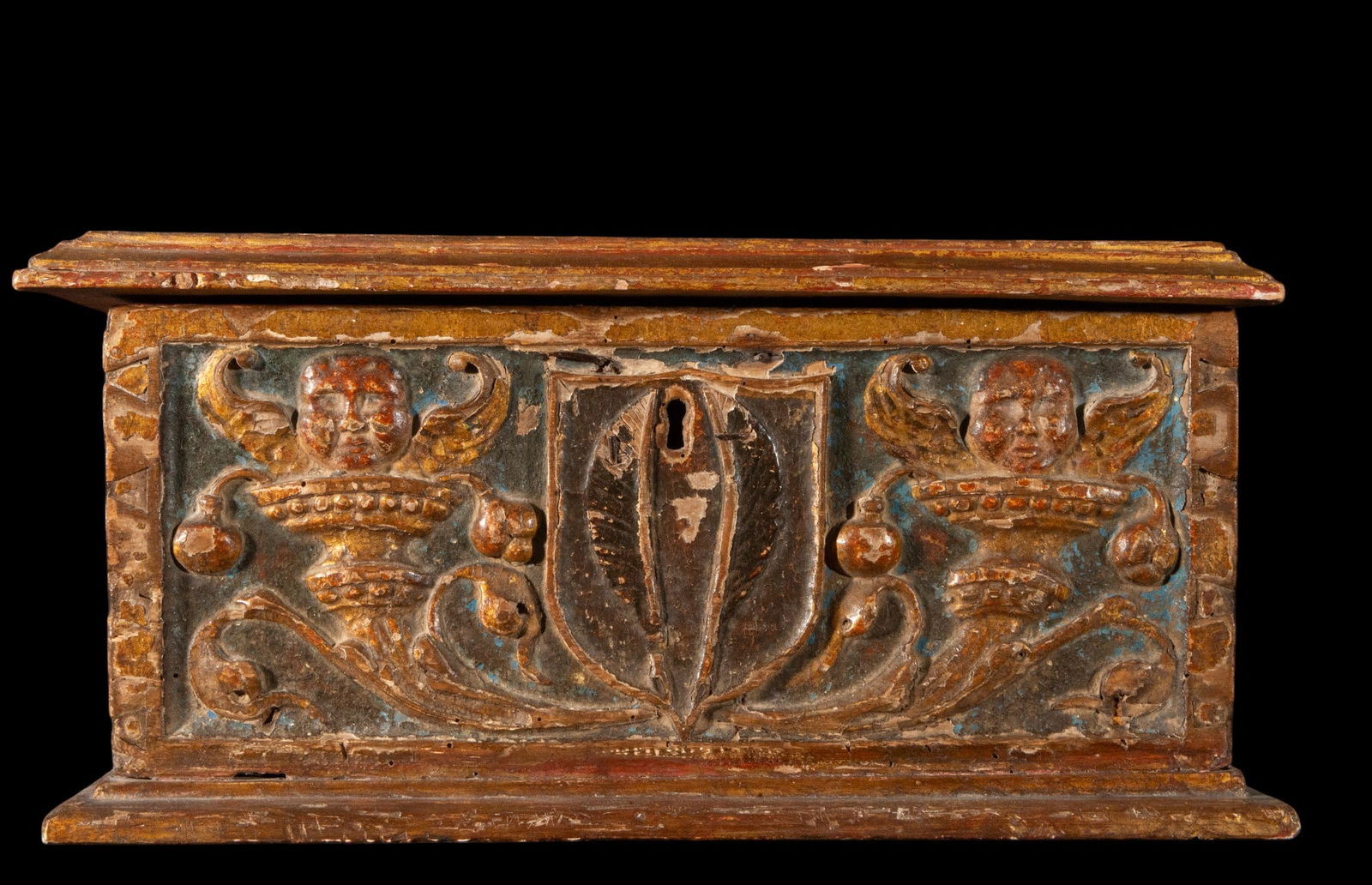 Chest from the early 17th century, possibly Aragon (1 of 9)