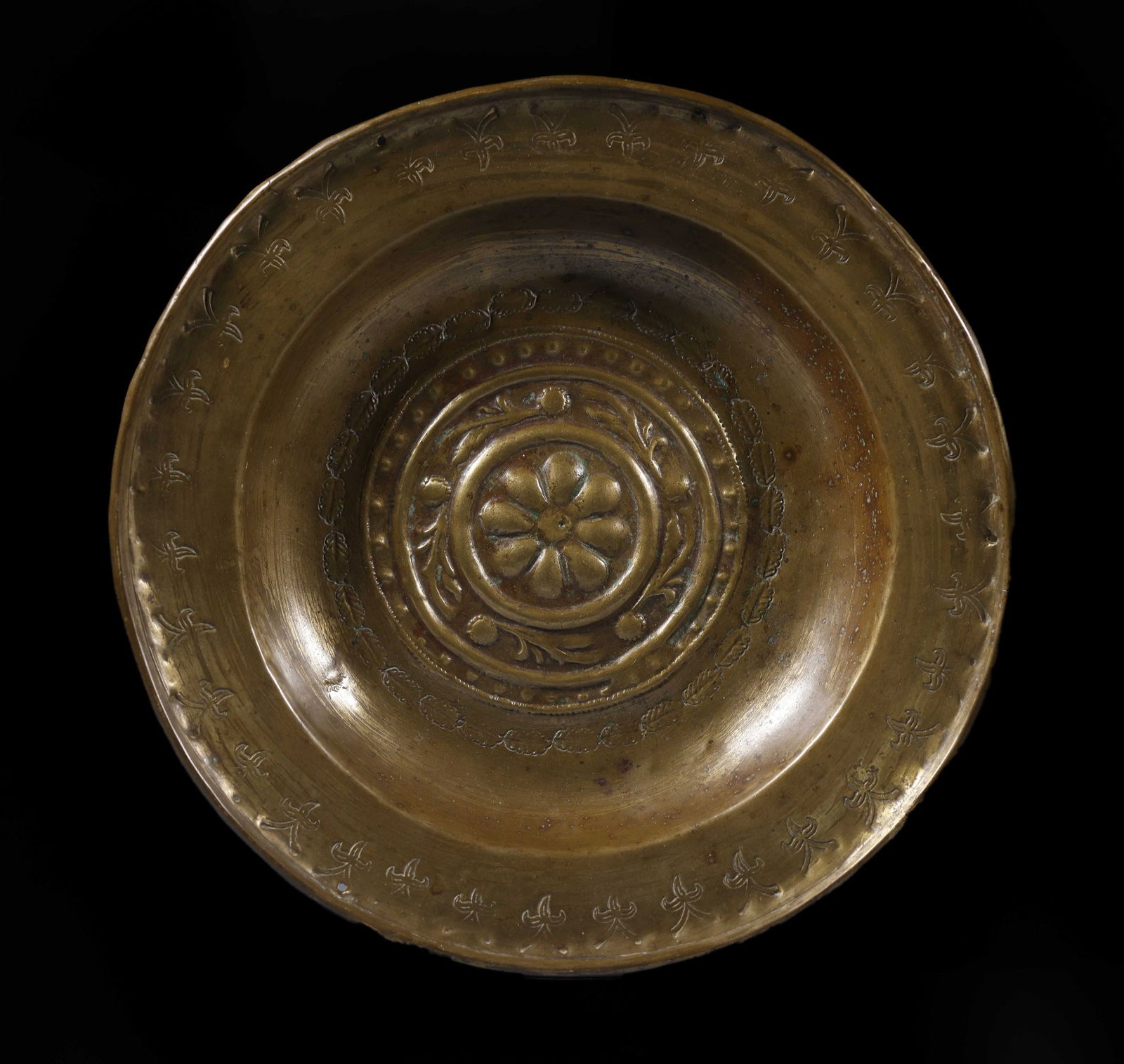 Large Alms Plate from Nuremberg, Germany, 16th/17th century (1 of 4)