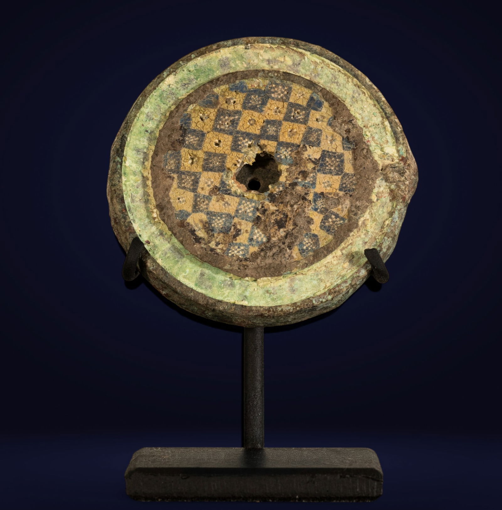 Exceptional Roman Fibula from the 3rd-1st century BC: Measurement: 4.5 x 4 cm. Reference bibliography: Roberto Grieco, Micromosaici romani, Rome, Gangemi, 2008, SBN RML0173520; Paolo Di Buono – Veronika Maria Seifert, L'invenzione del mosaic in filato.