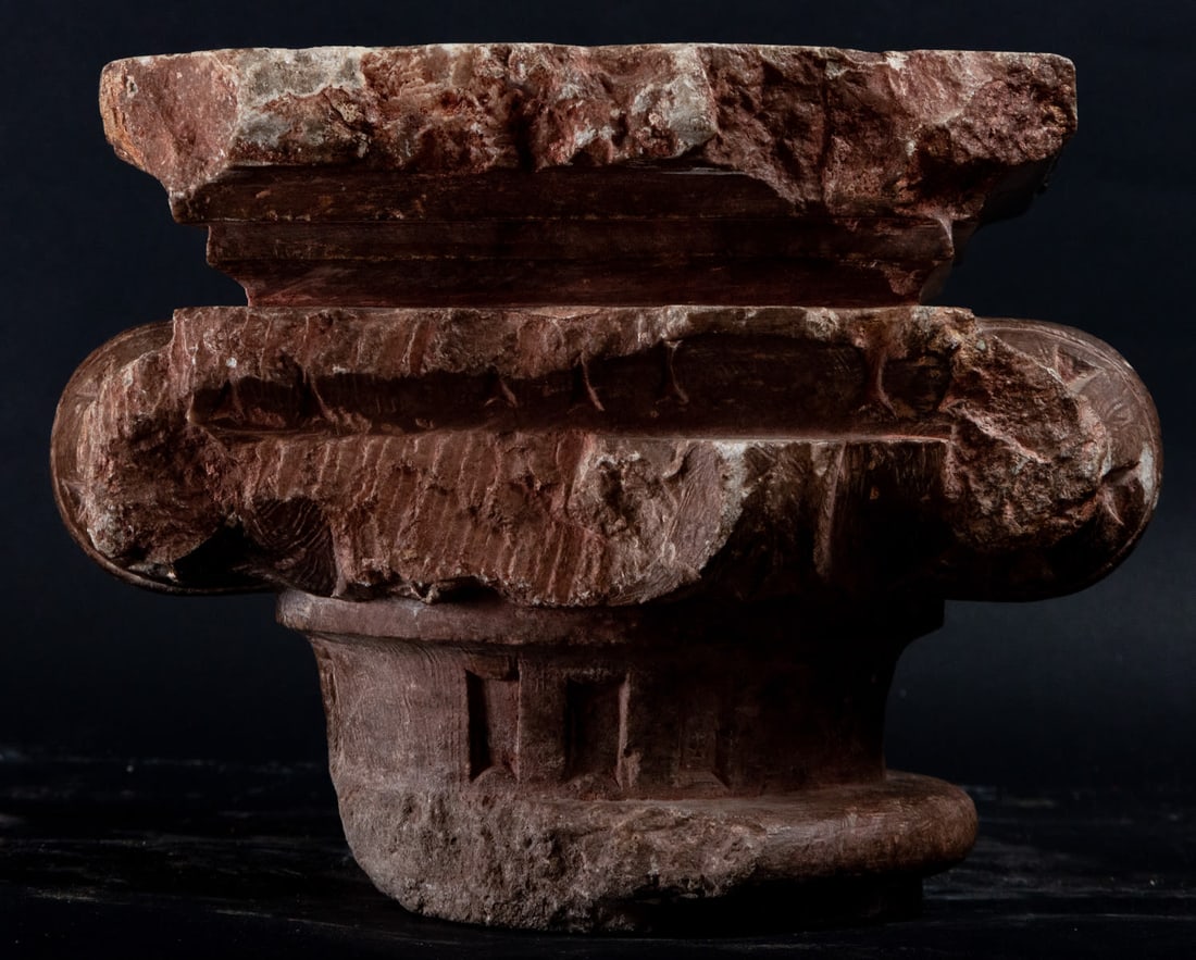 Capital in pink marble, Italian work from the 16th century (1 of 8)