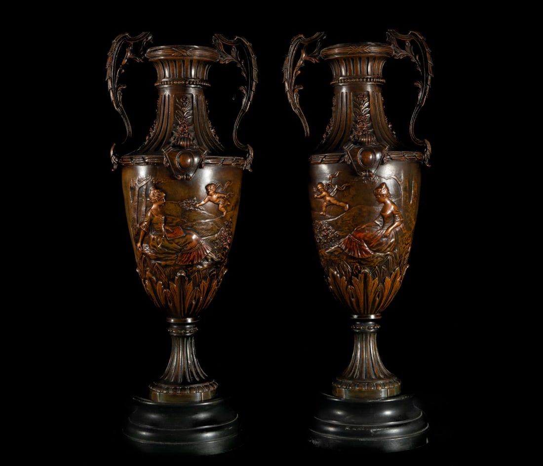 Pair of Neoclassical style cups from the 19th century: Measurements 48 x 20 x 18 cm