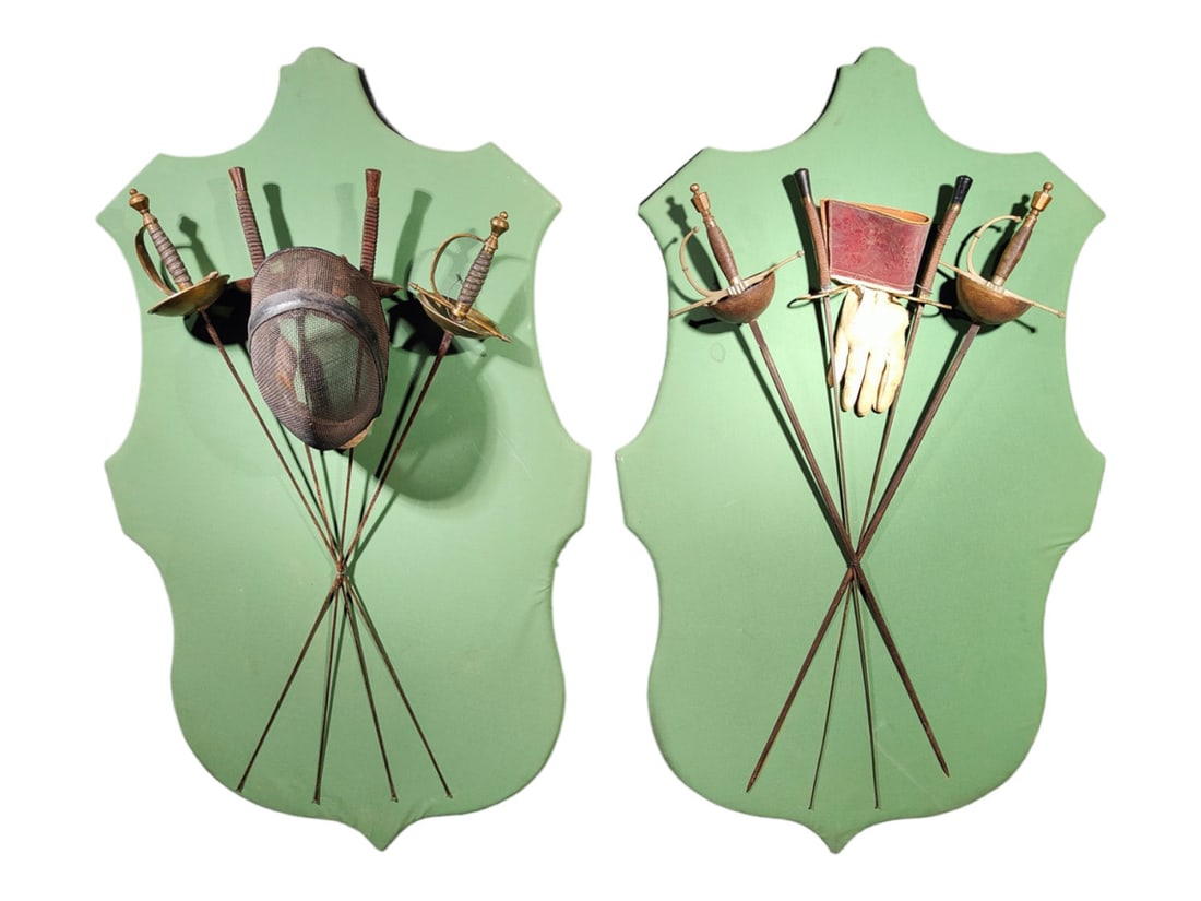 Pair of 19th century panoplies with foils with heraldic shield: Measurements: 130 x 90 cm