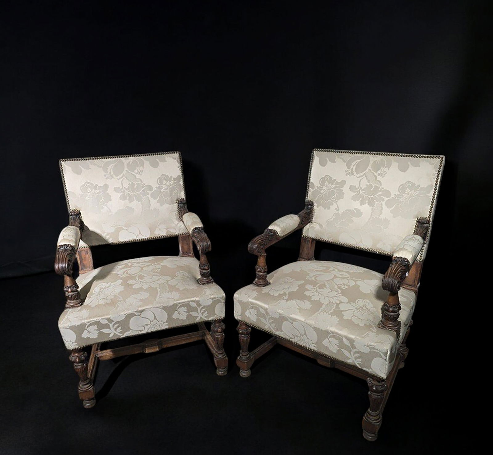 Pair of armchairs following models from the beginning of the 18th century in carved wood with floral (1 of 7)