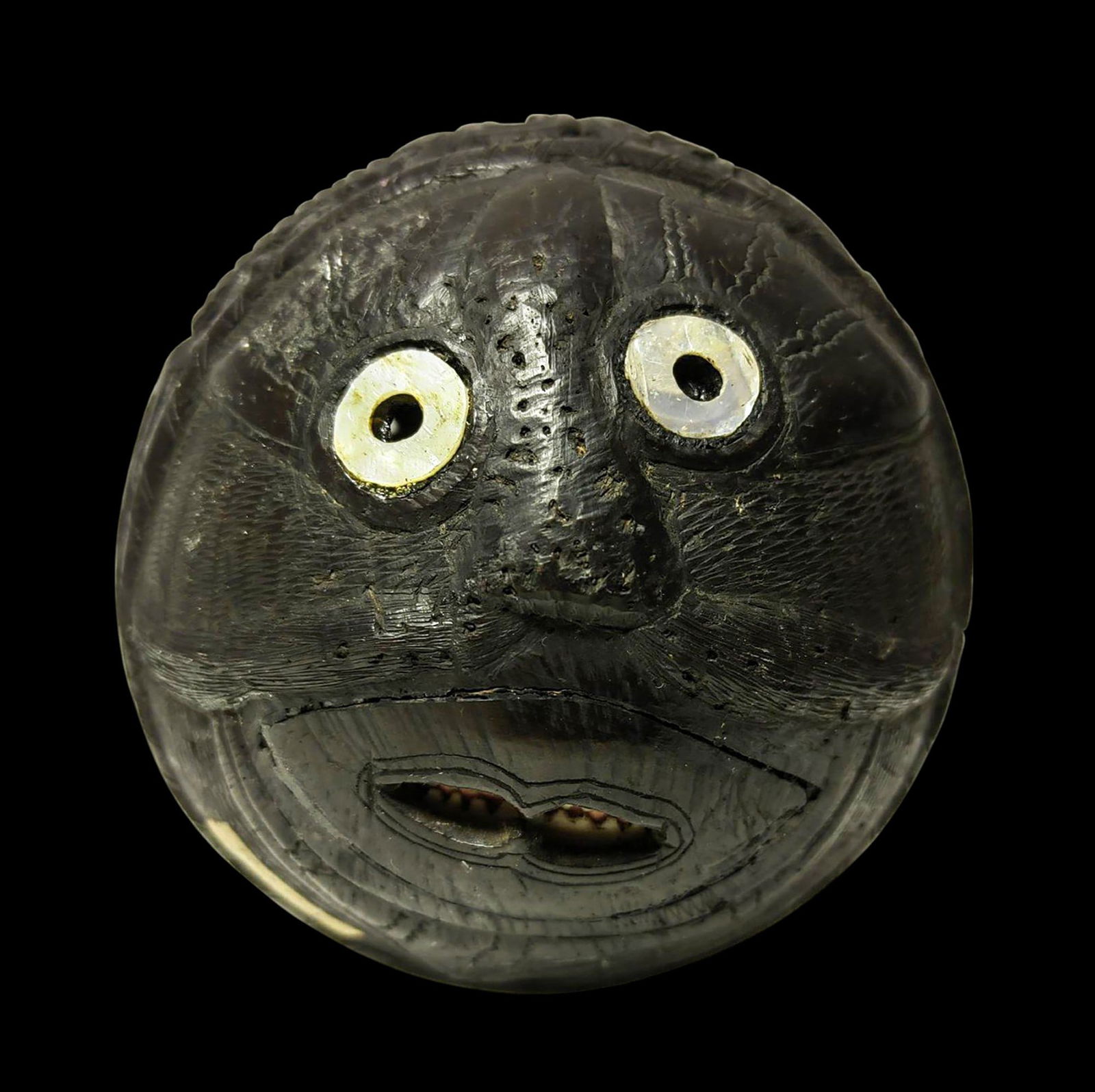 Piggy bank with a face shape and indigenous scenes in carved coconut, Veracruz, 19th century (1 of 6)