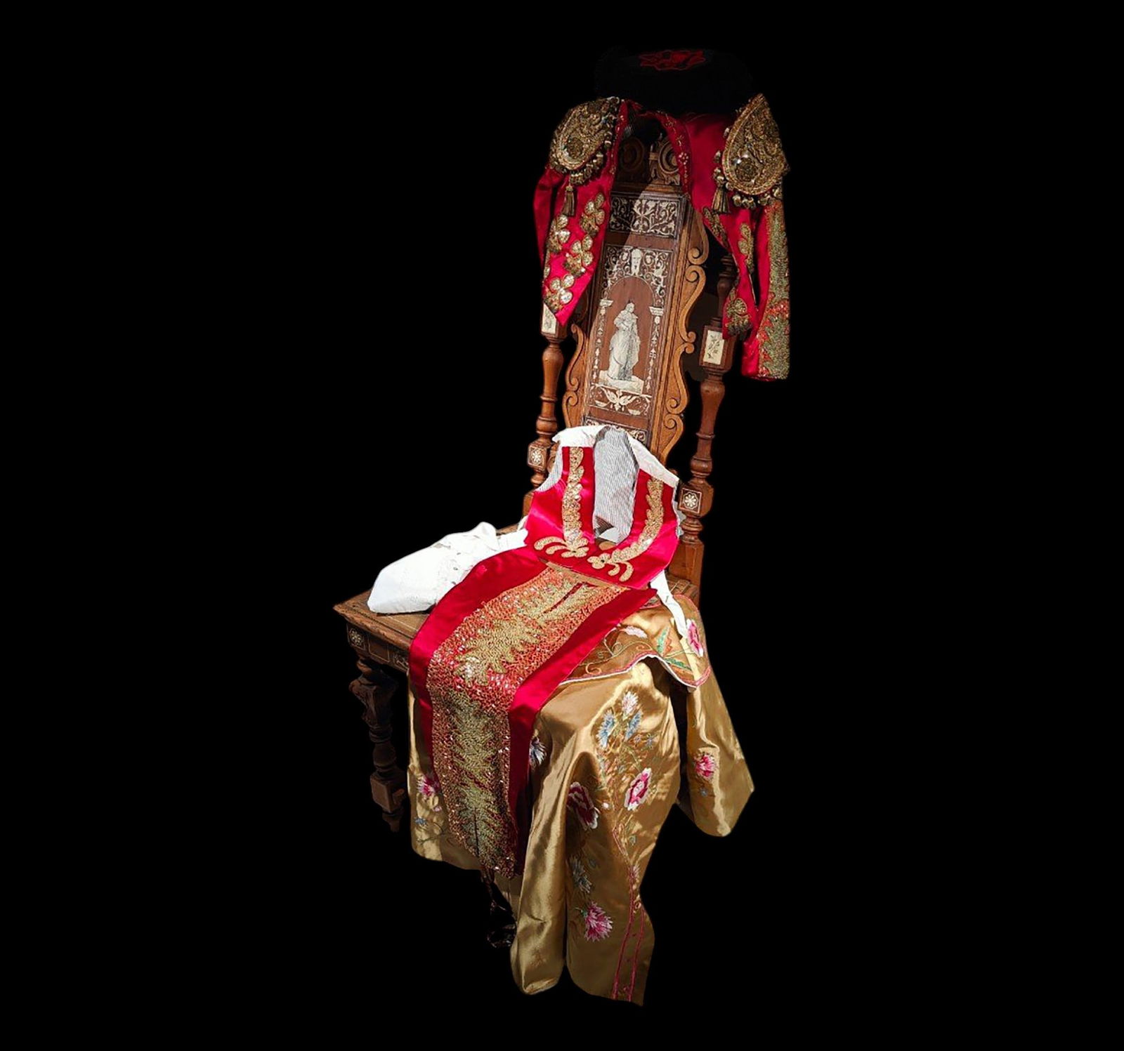 Children's bullfighter's costume in silk and gold embroidery, Spain, 20th century (1 of 4)