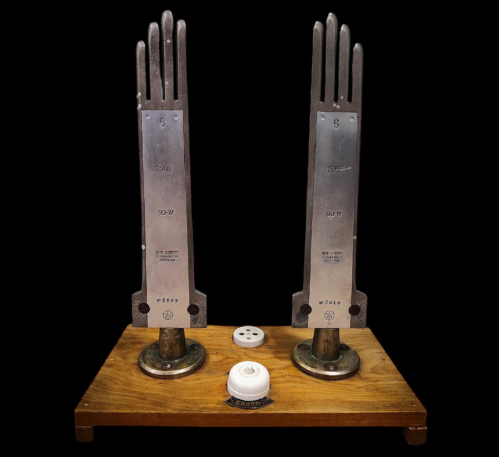 Antique iron from the 18th century made of aluminium and solid wood, 19th century (1 of 4)