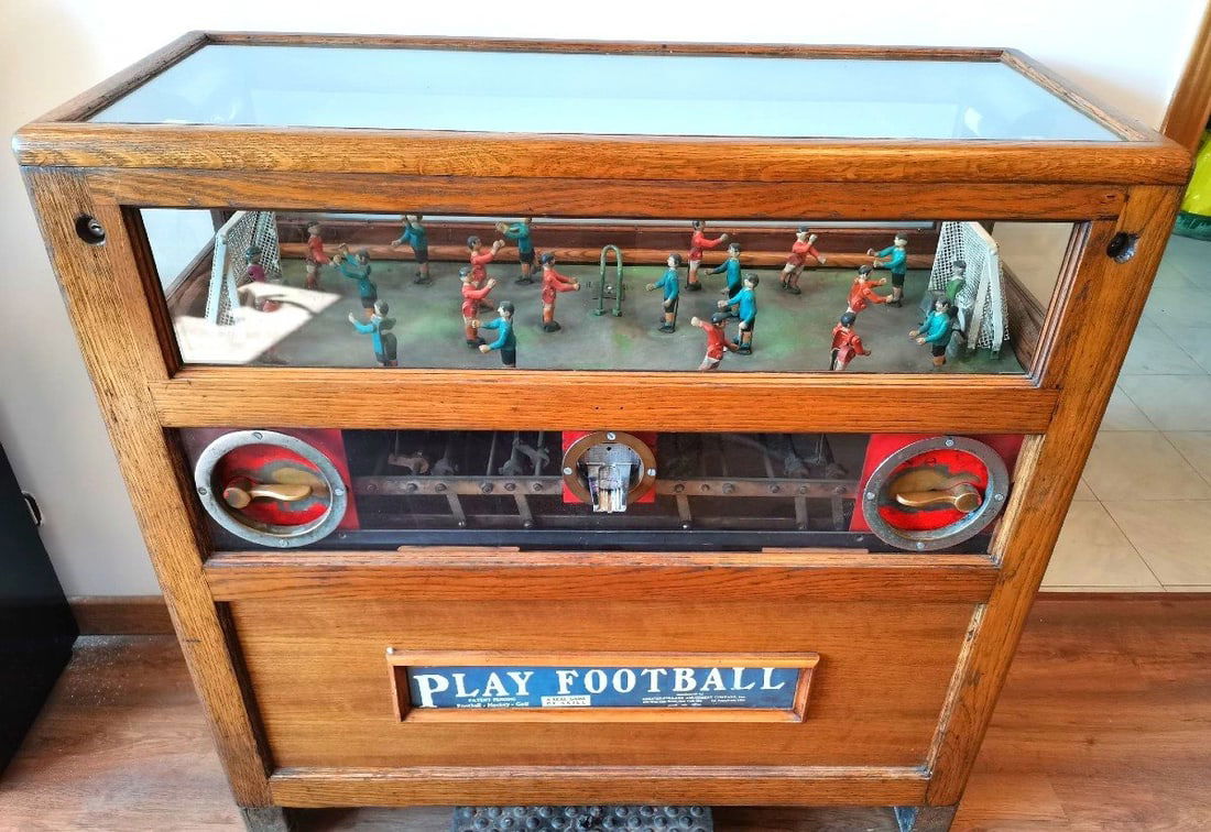 1930s Mechanical Football Toy Set (1 of 6)