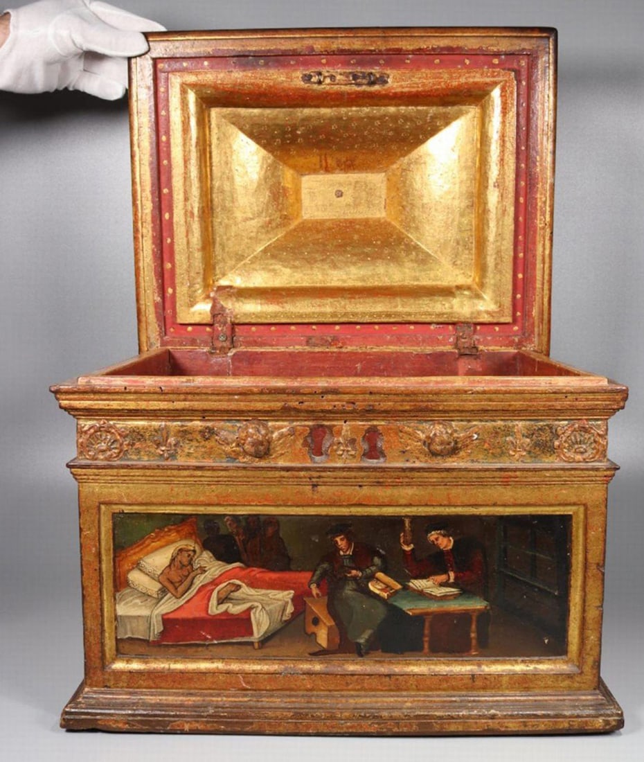 Rare Italian Medical Chest of the Renaissance, Milan or Vizcaya, made by the house of Medinaceli,: HOUSE OF THE SOW: Lords of Puerto de Santa María, Vizcaya, Lara, Villafranca, Oropesa, Torrelobatón, Gibraleón, Huelva, Real de Manzanares, Deza and Enciso. Lords of Tafalla and Caparroso, Barons o