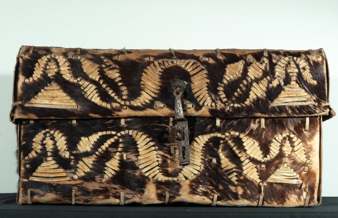 Rare Mexican colonial leather box, 17th century (1 of 6)
