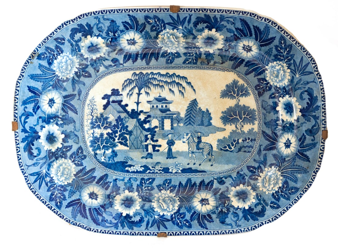 English cobalt blue porcelain fountain, 19th century: Measurements: 5 x 48 x 37 cm