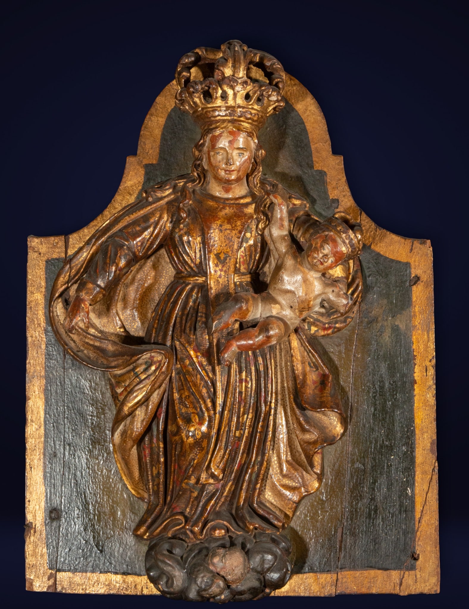 Very old Virgin and Child finial. 16th-century Renaissance school. (1 of 6)