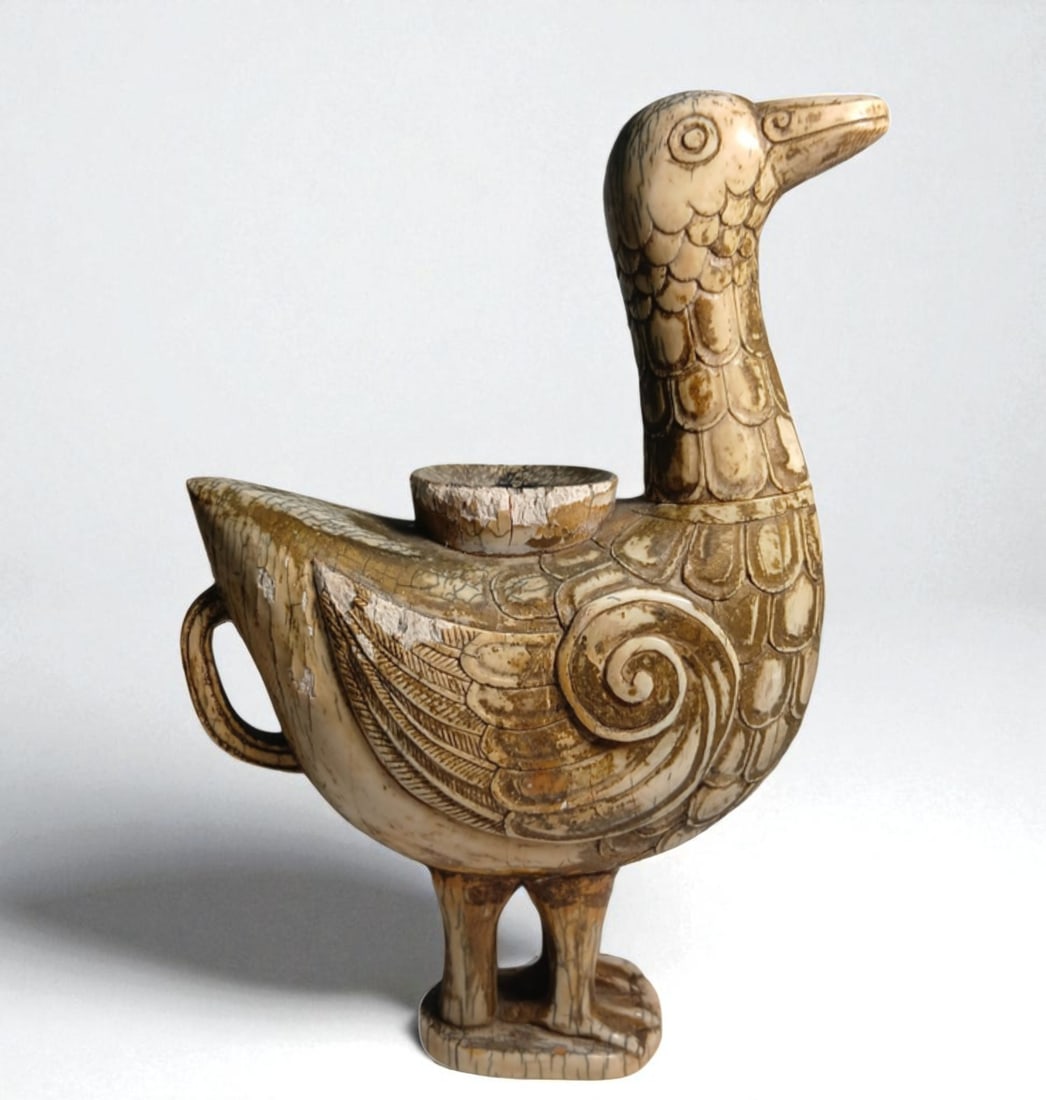 Sculptural brush-washer (B? x? di?osù) in the shape of a duck in ivory, China, Song dynasty (1 of 4)