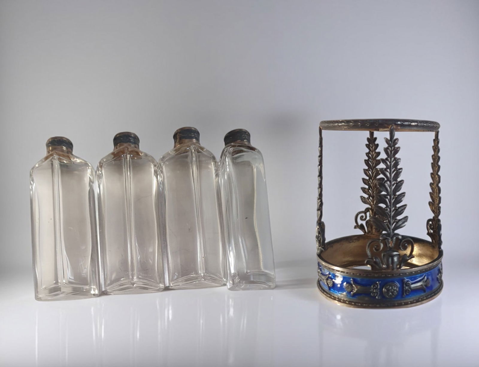 Georg Adam Scheid, perfumer with 4 fragrances in silver and rock crystal with enamels, circa: 10 x 6.5 cm, in fine silver