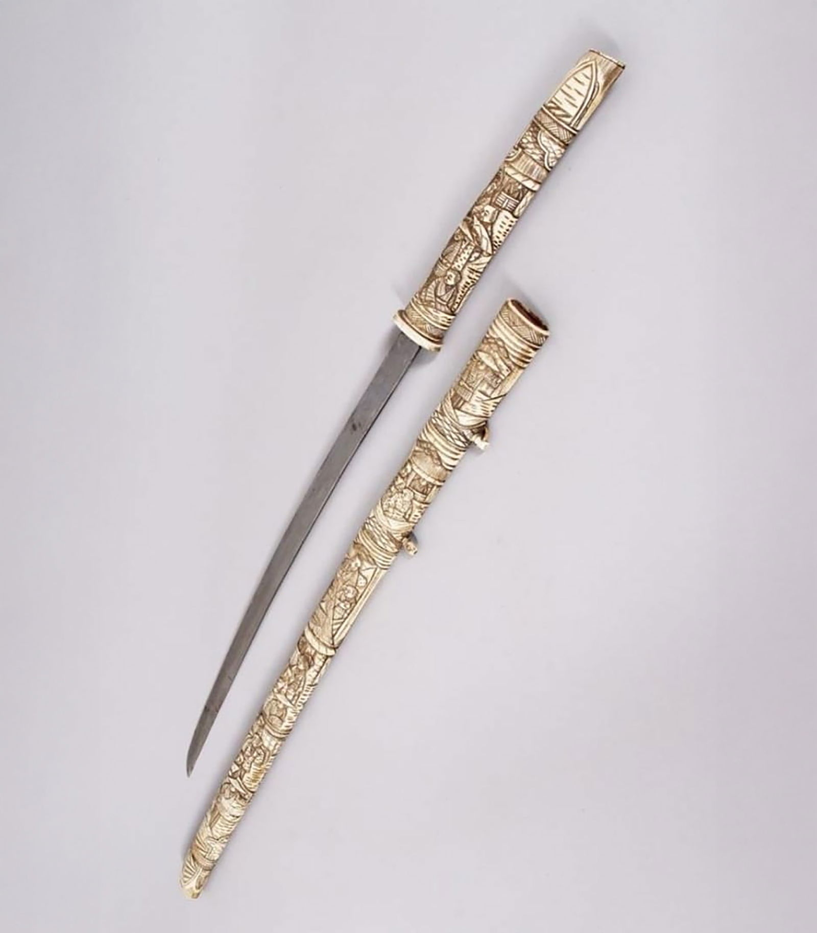Chinese or Japanese sword in steel and bone from the 19th century (1 of 4)