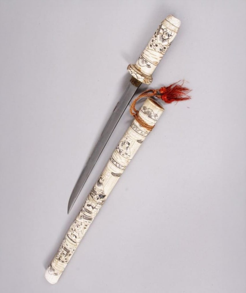 Chinese or Japanese dagger in steel and bone from the 19th century (1 of 3)