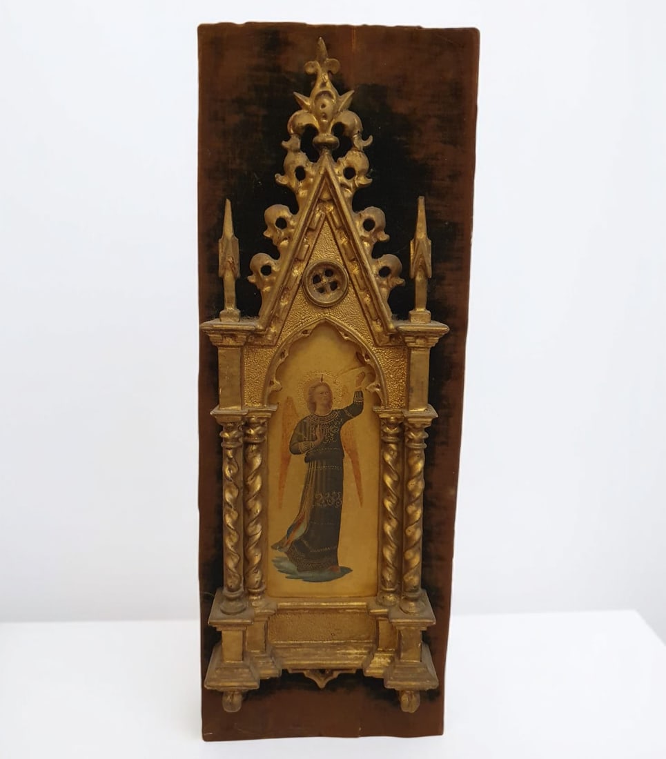 Angel of the Last Judgement on panel, after Fra Angelico, following Florentine Gothic models: Total measurements: 50 x 16 cm, oil and gold tempera on board.