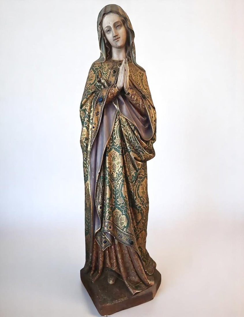 Life-size monumental Immaculate Conception of Olot from the 20th century (1 of 4)