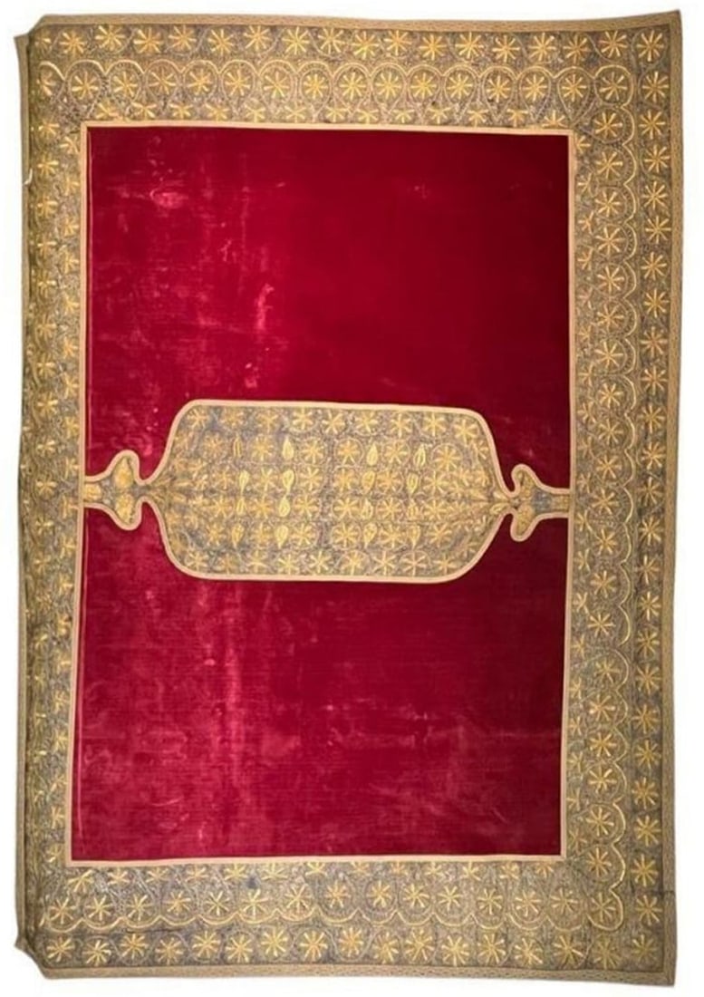 Monumental Ottoman fabric piece embroidered with gold and silk thread - 17th - 18th century (1 of 3)